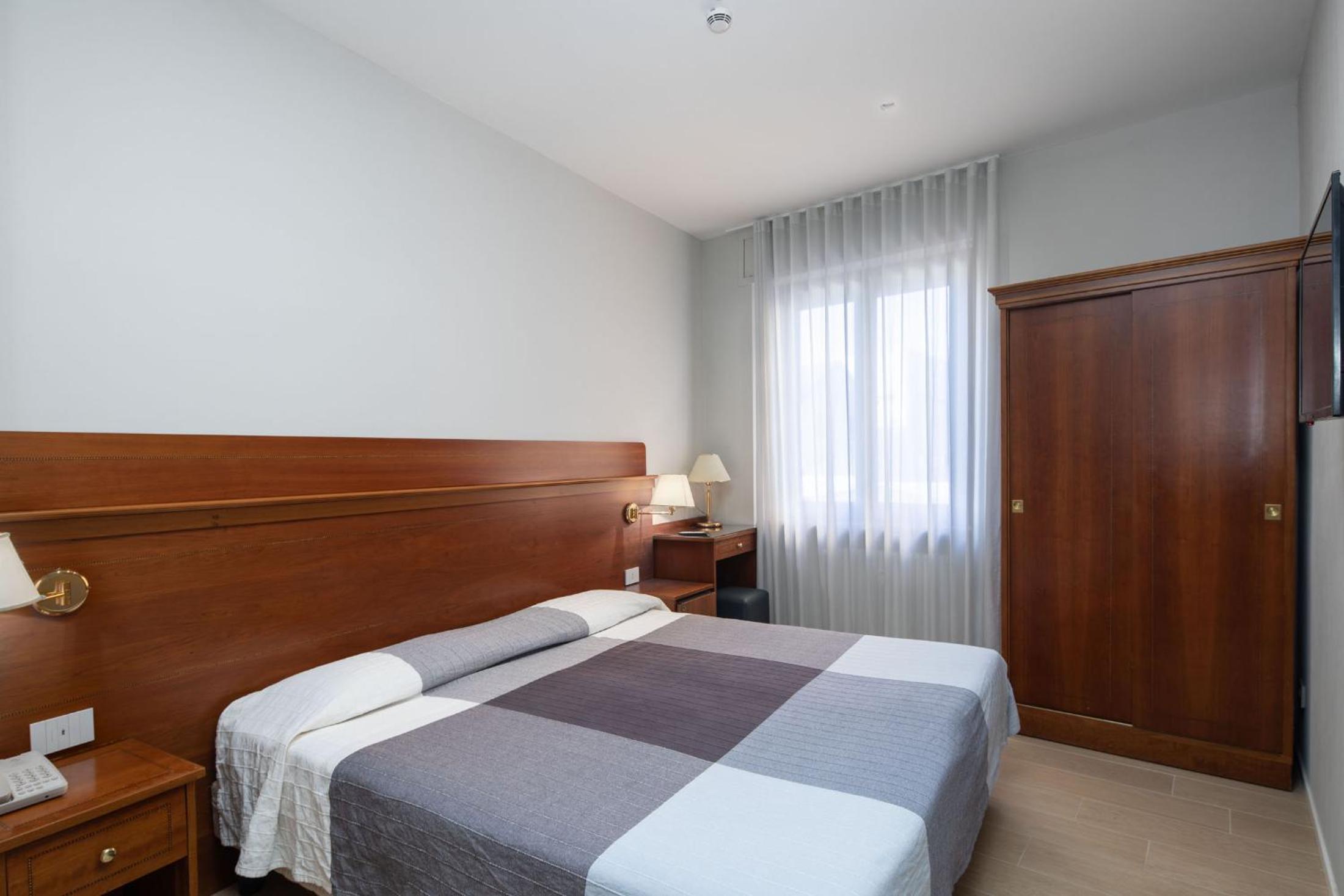 Double or Twin Room - Photo 17