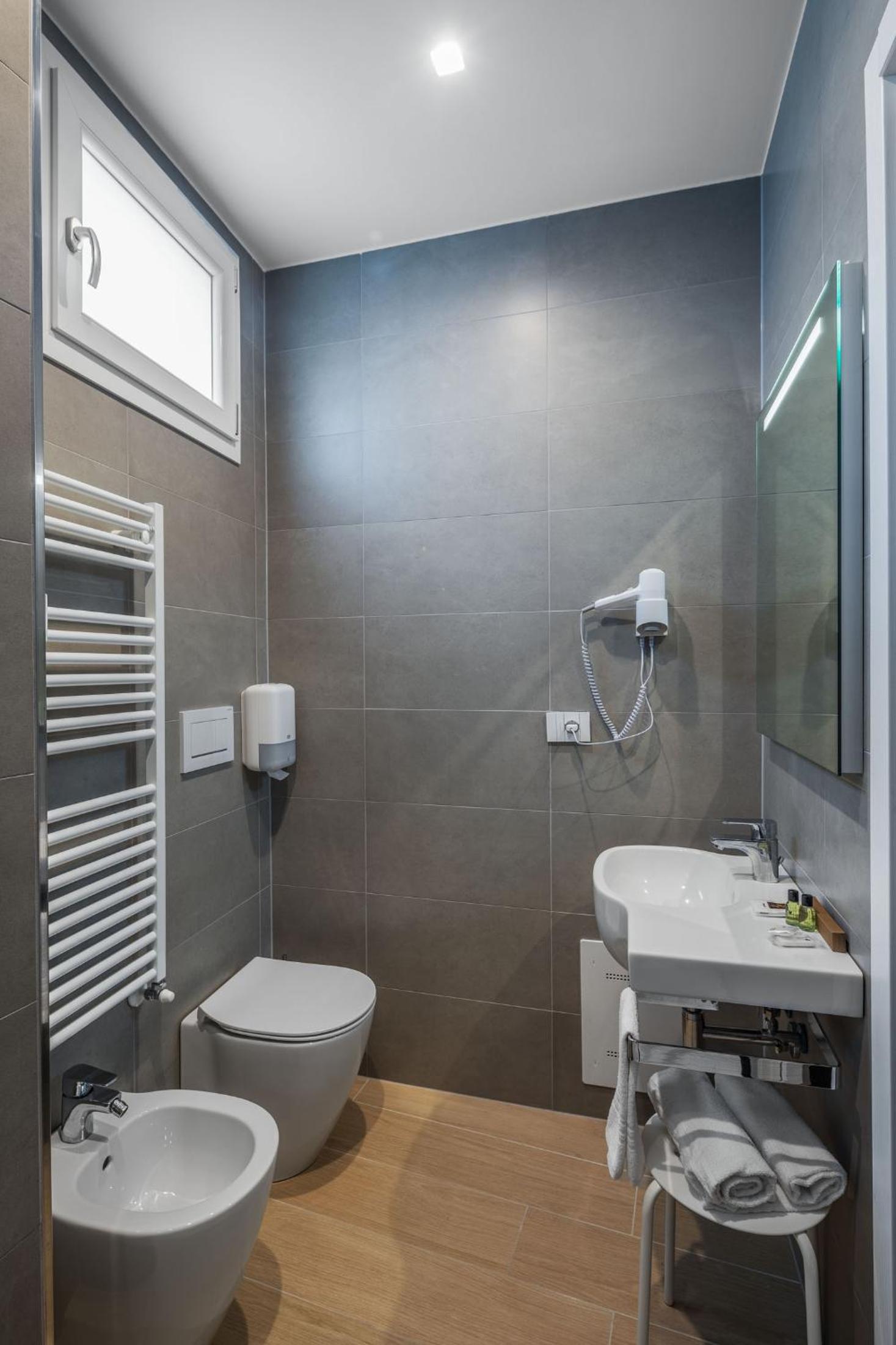 Double or Twin Room - Photo 19