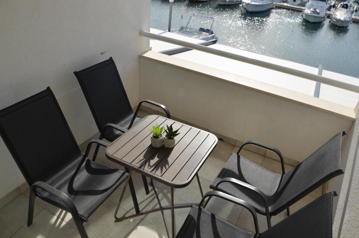 Two-Bedroom Apartment with Balcony and Sea View No.10 photo 2
