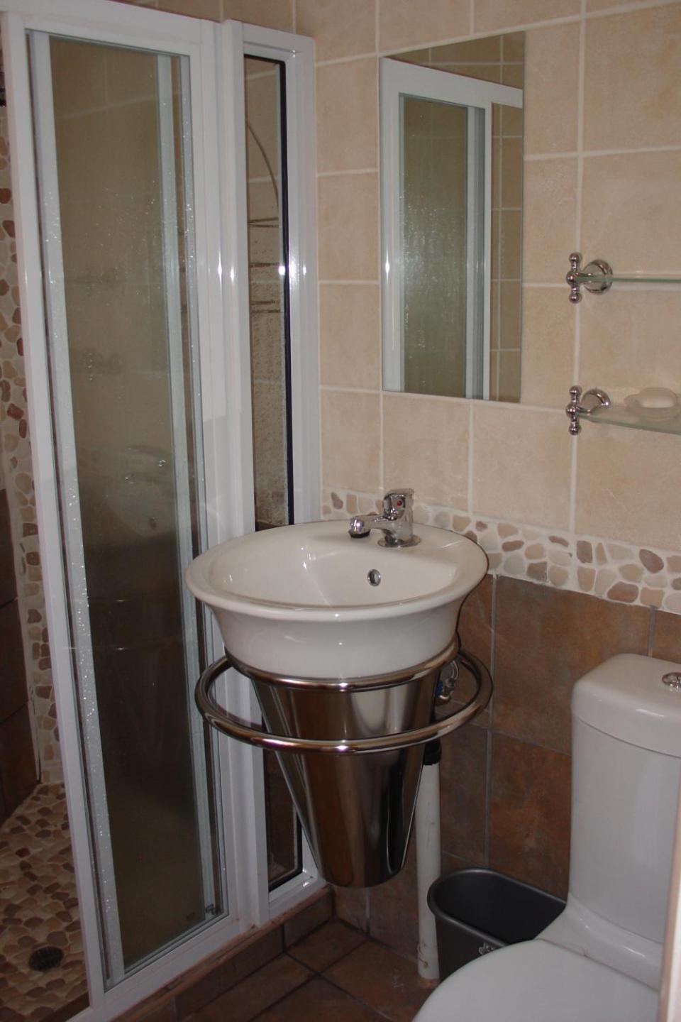 One-Bedroom Apartment - Photo 3