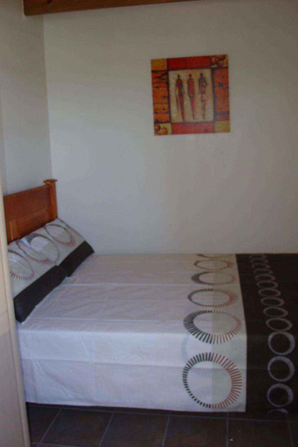 One-Bedroom Apartment - Photo 2