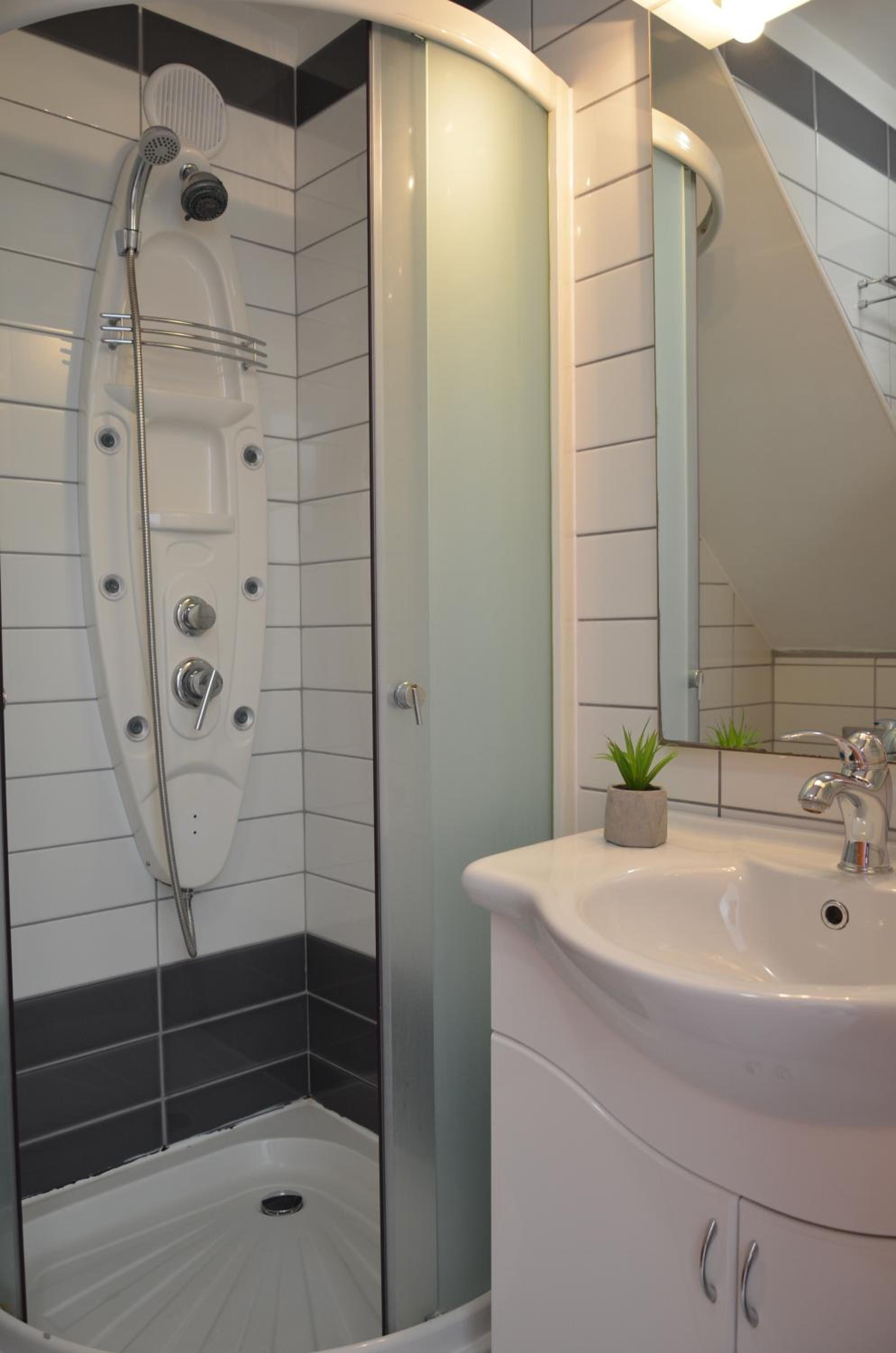One-Bedroom Apartment with Balcony and Sea View - Br. 5 photo 2