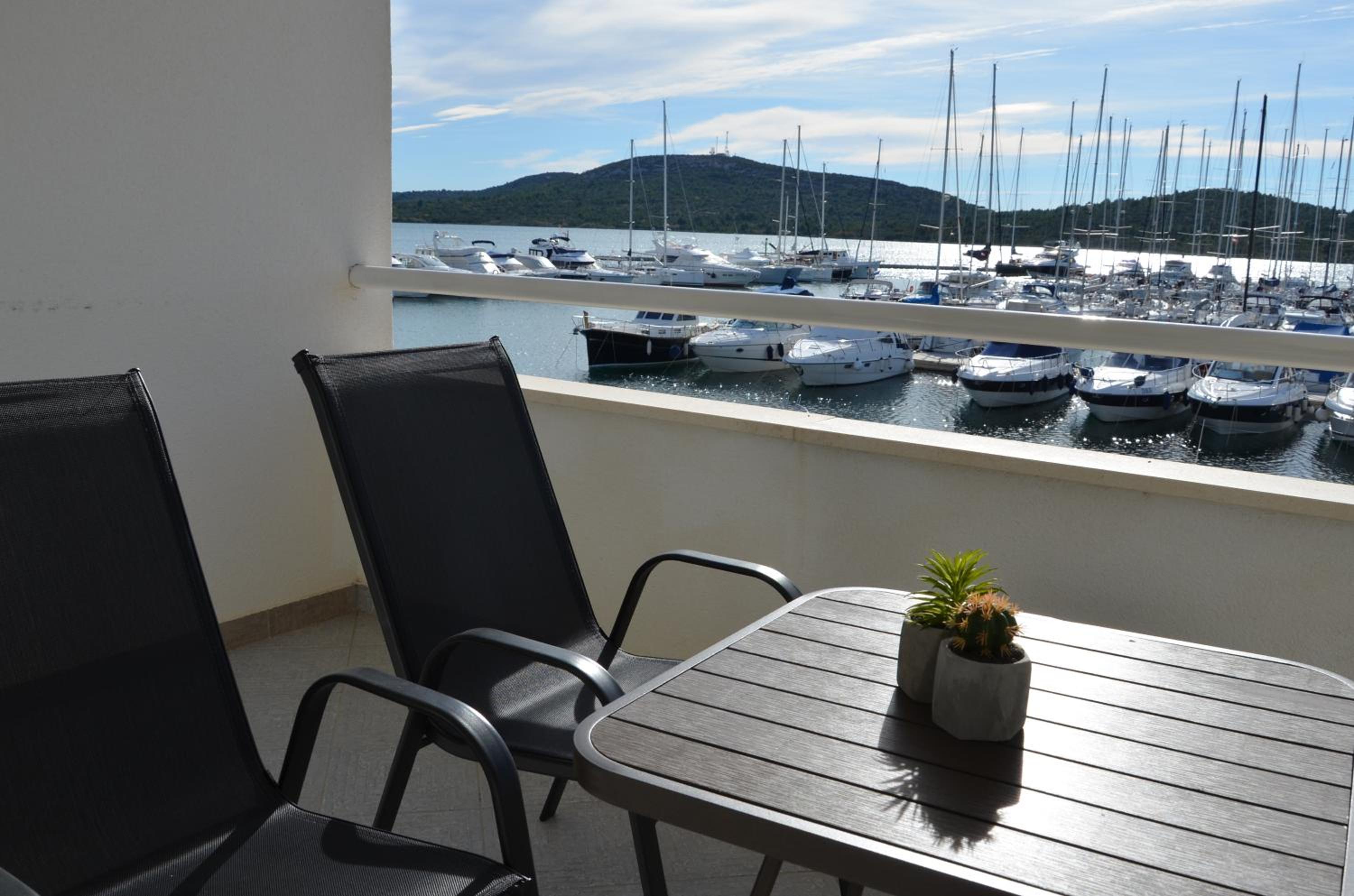 One-Bedroom Apartment with Balcony and Sea View - Br. 5 photo 3