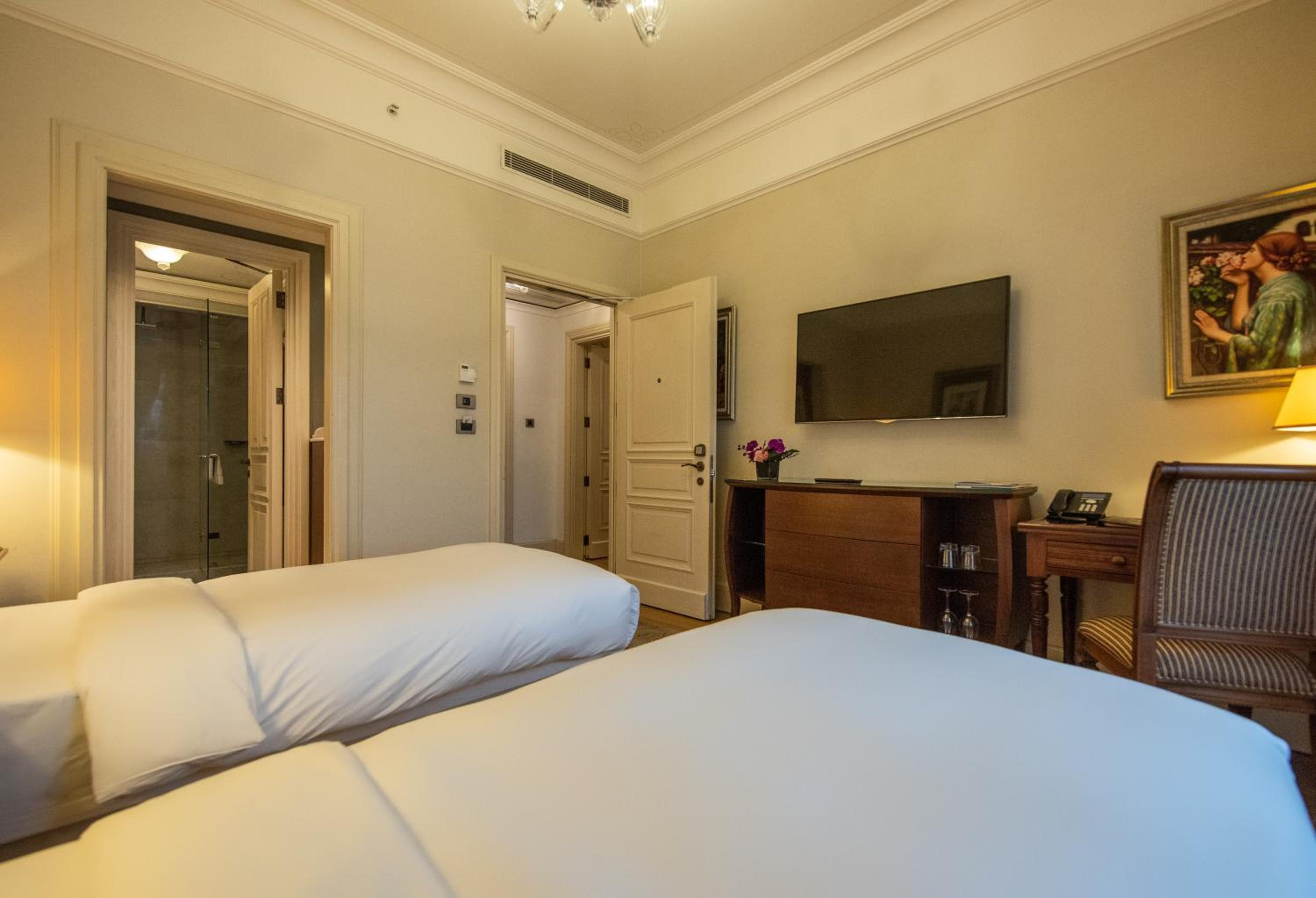 Deluxe Golden Horn Side Room Twin - Photo 3