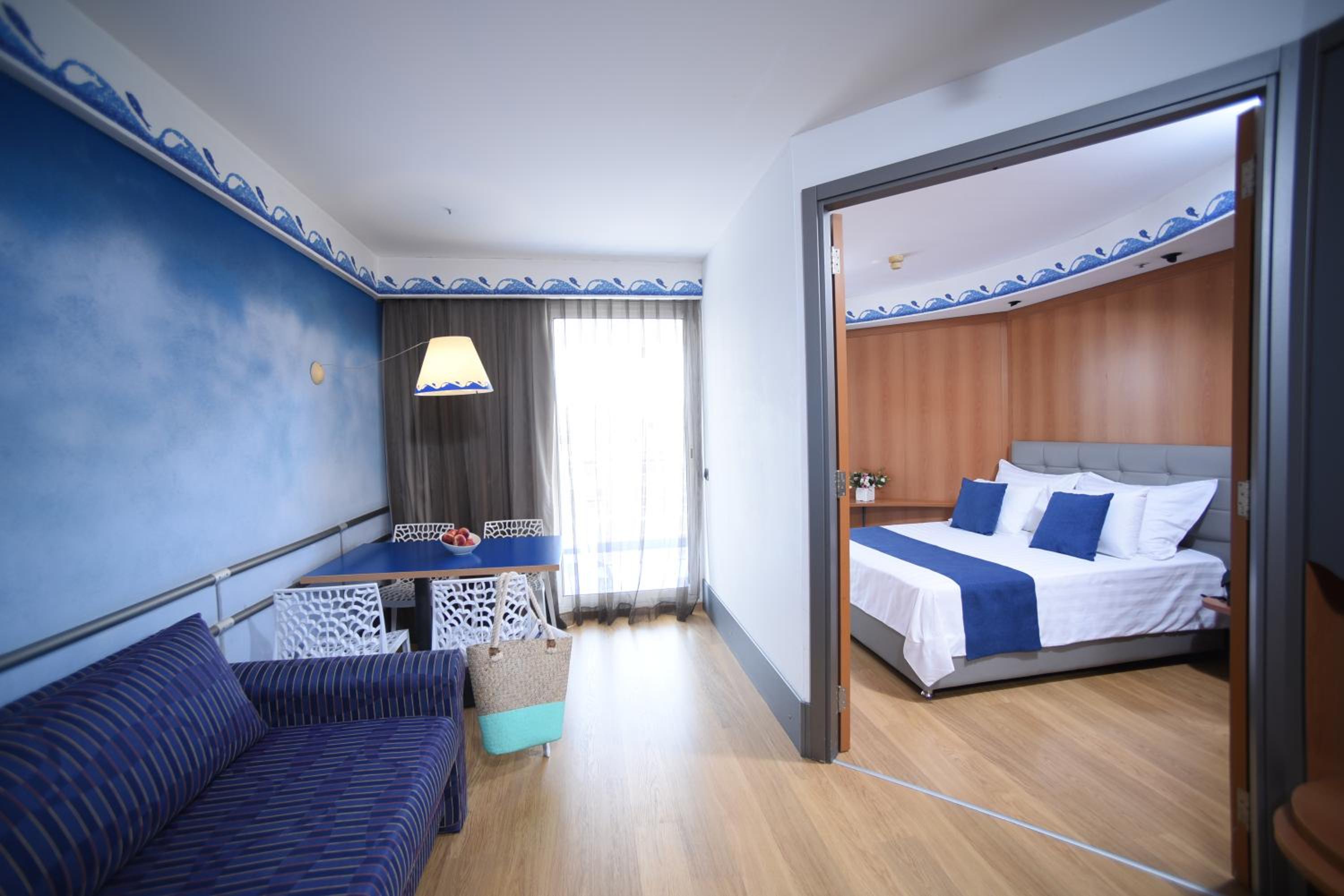 Deluxe Suite - 2 Room With Balcony and Kitchenette - 164 ft² - 4 Adult+1 Child photo 3