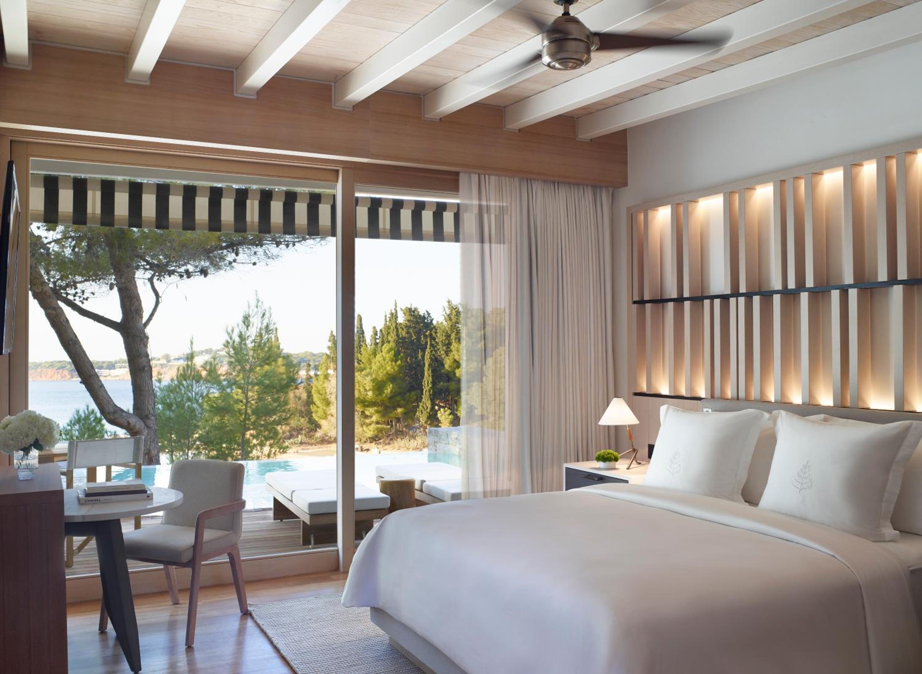 Bungalow with Pool and Sea View