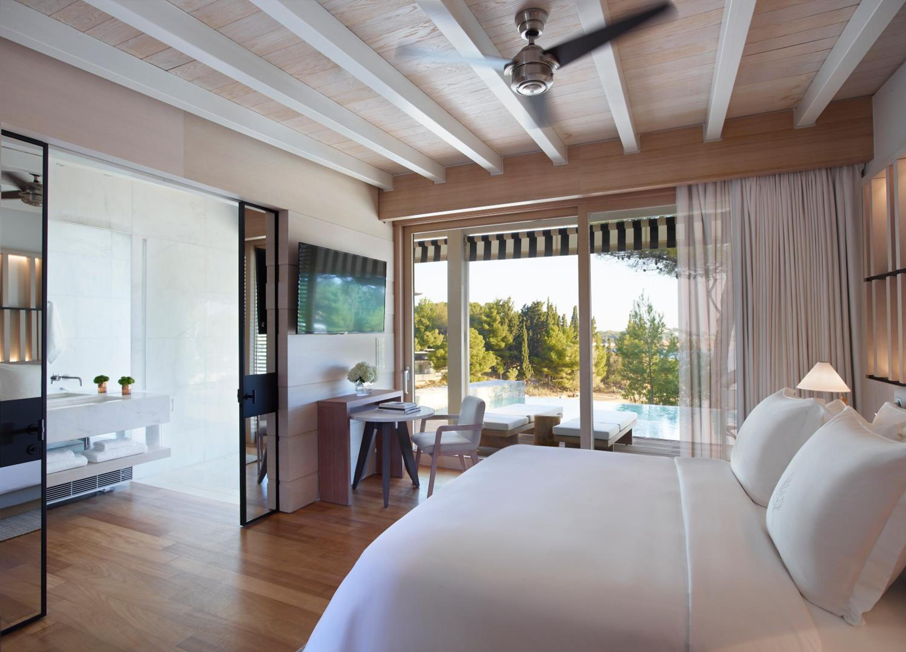 Bungalow with Pool and Sea View photo 2