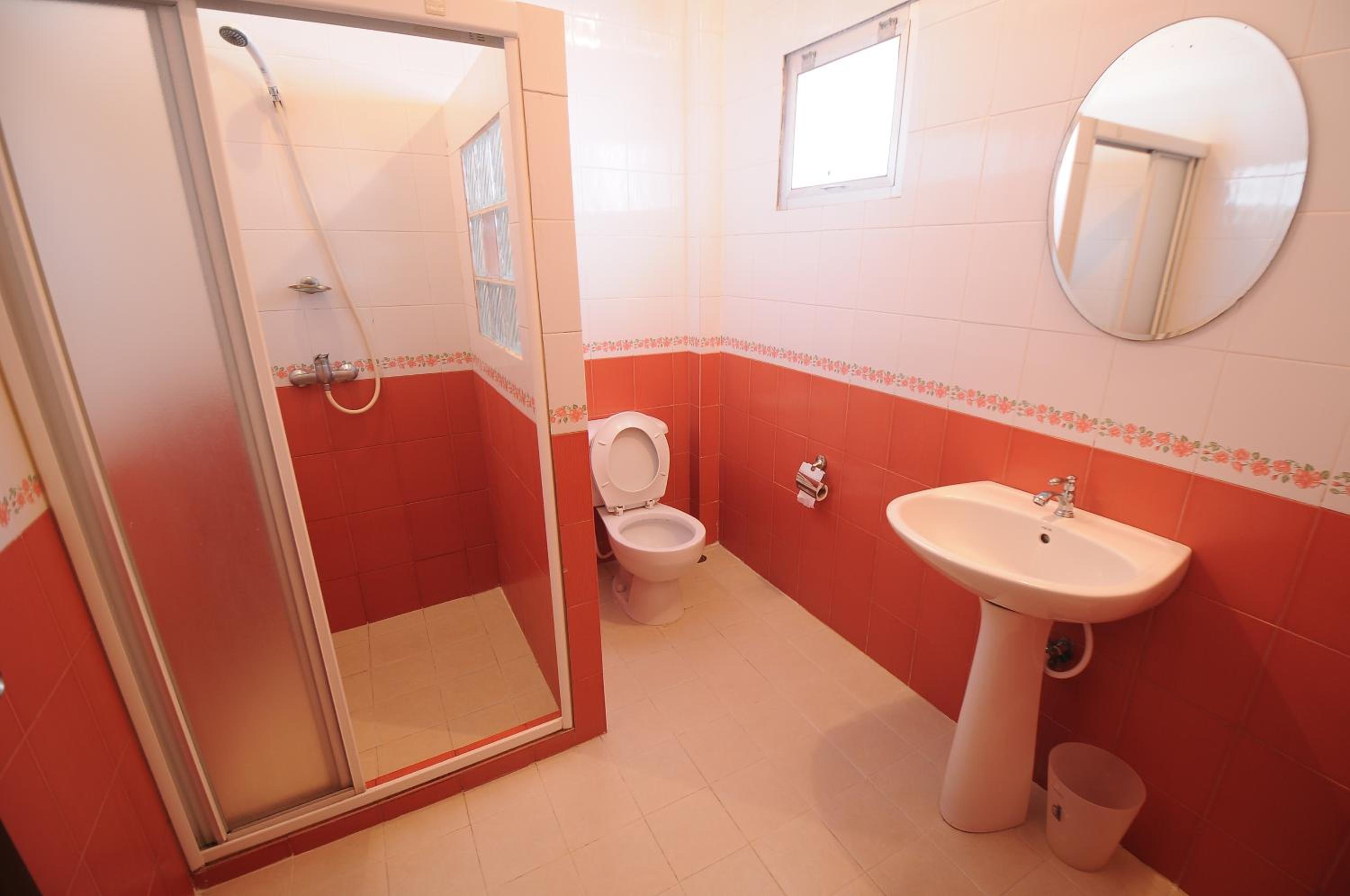 Standard Queen Room photo 3