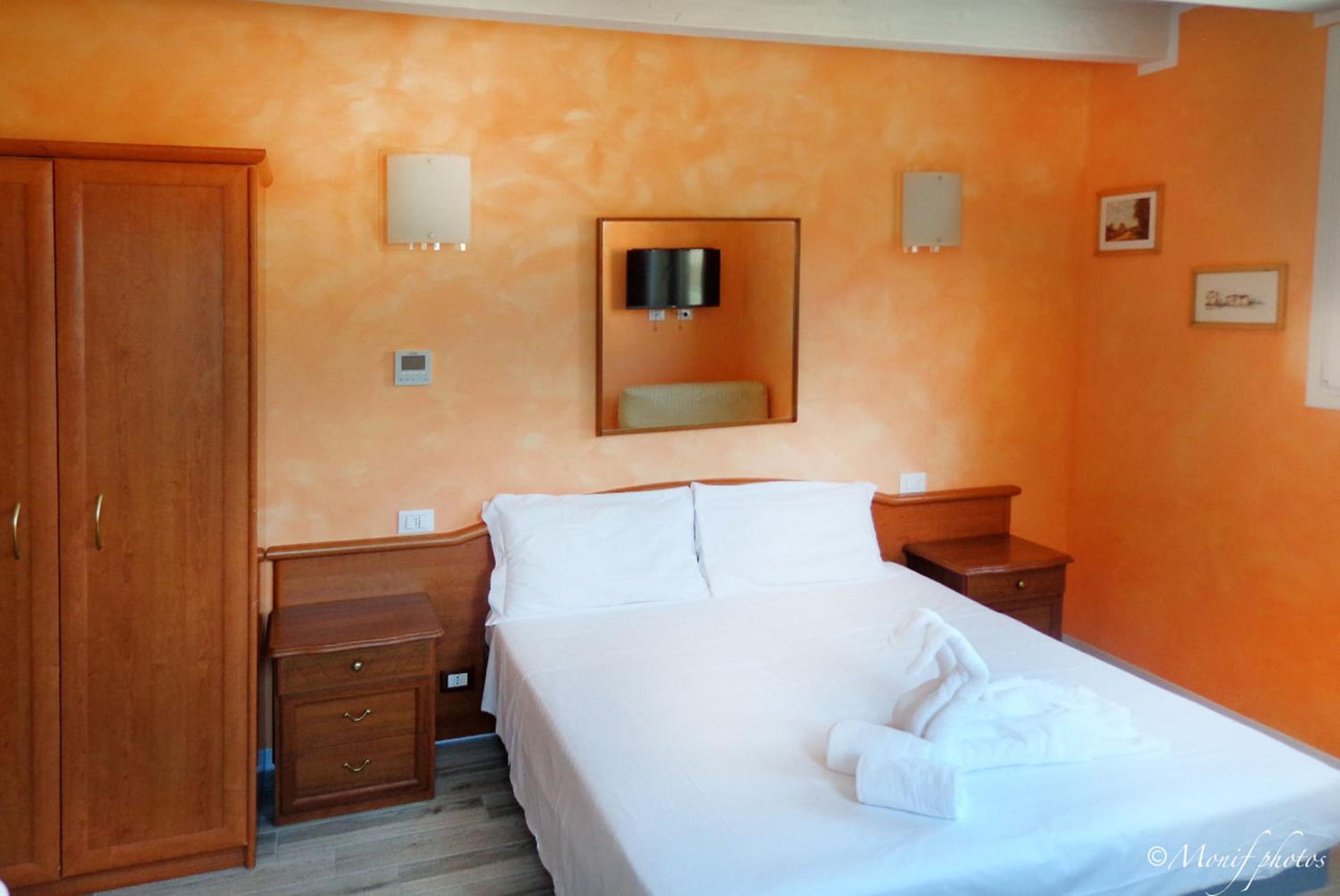 Double Room - Photo 6
