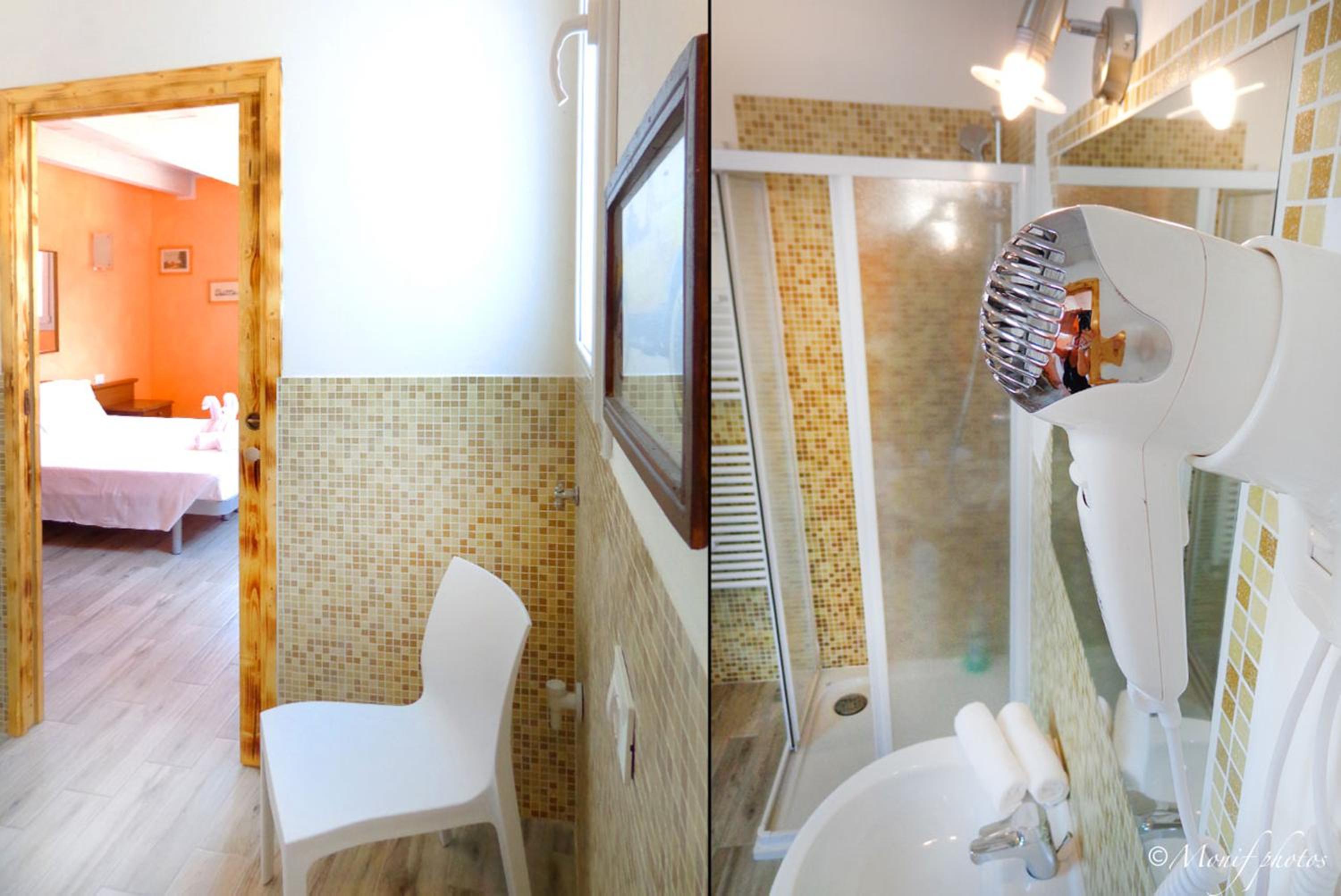 Double Room - Photo 7