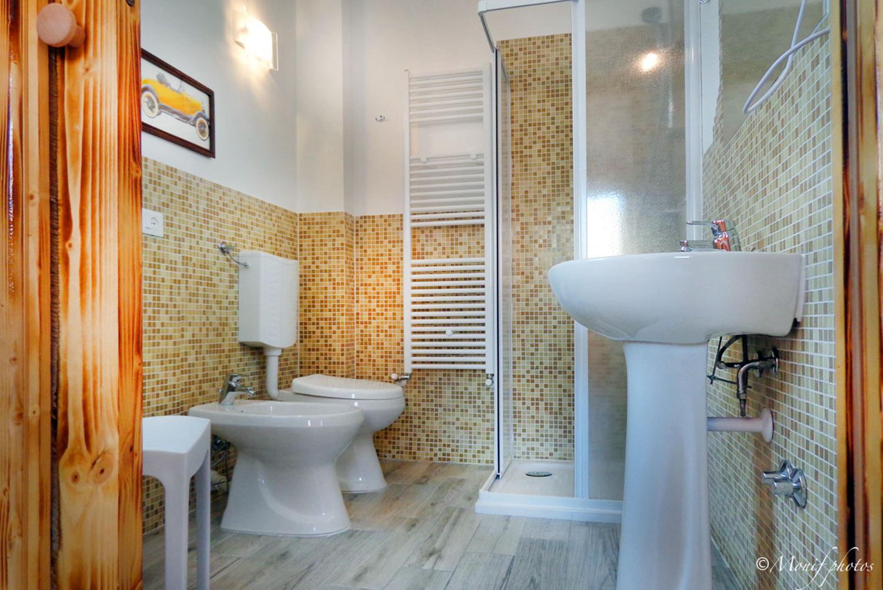Double Room - Photo 10