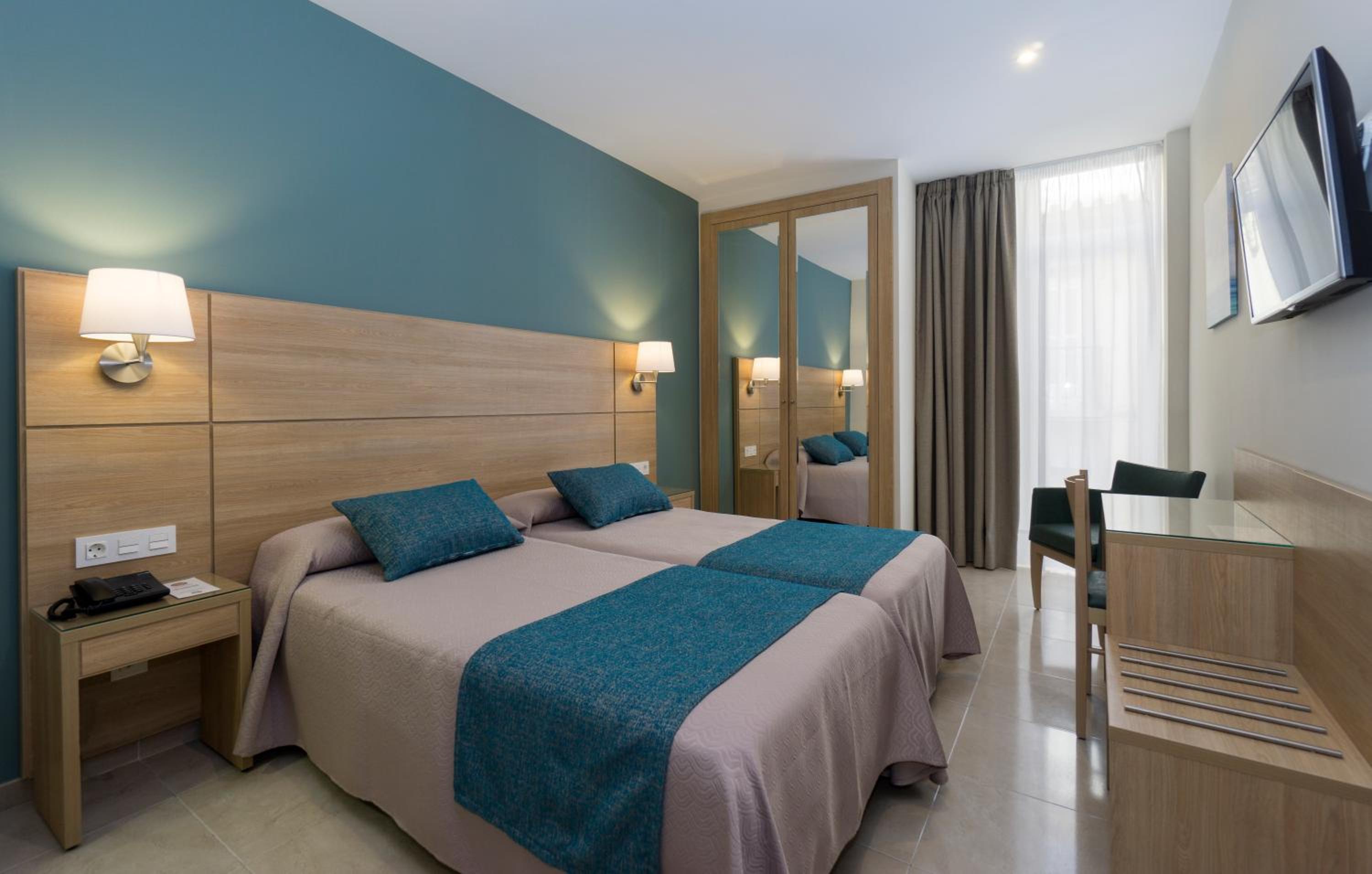 Double Room with Extra Bed photo 2