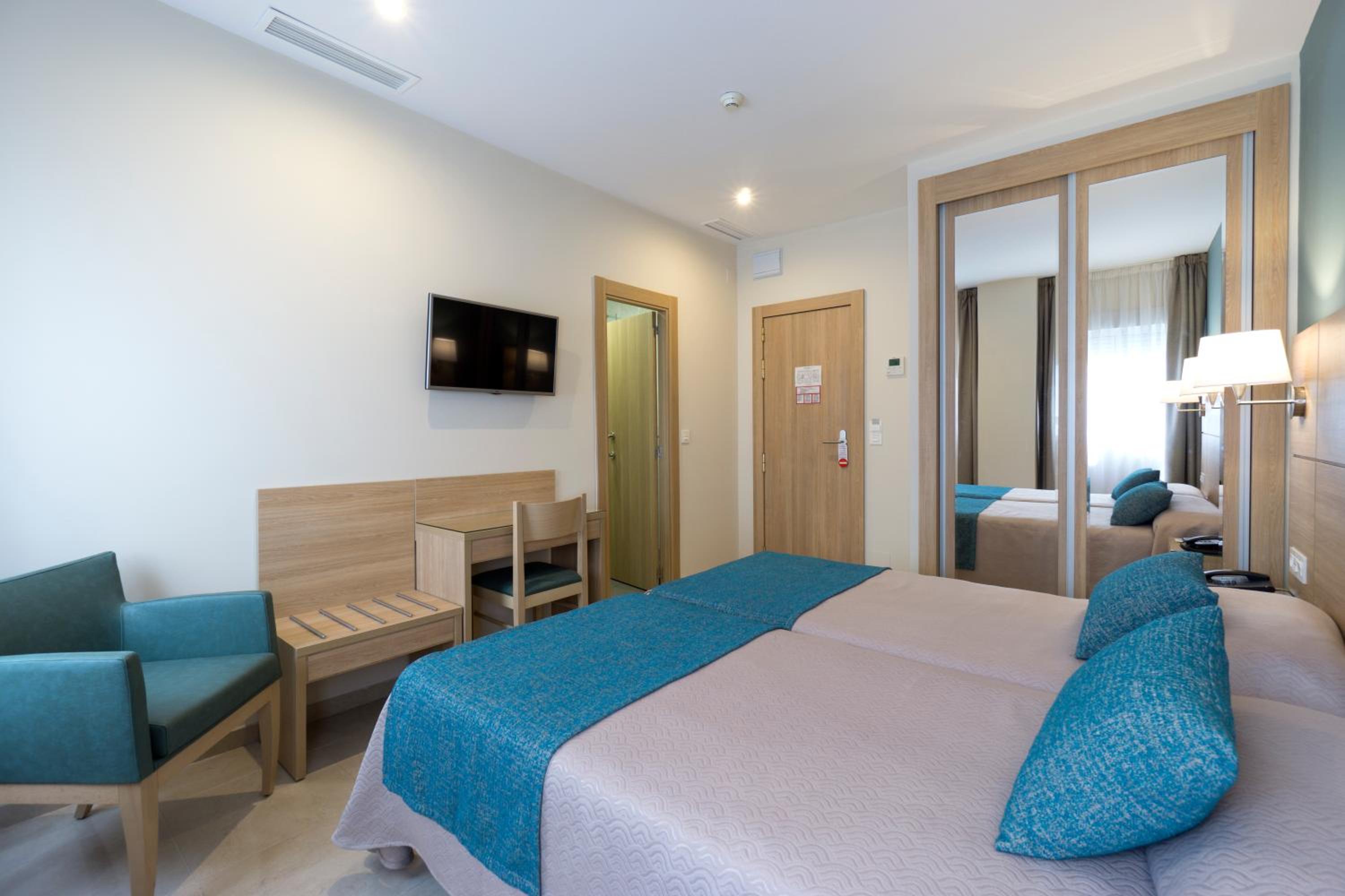 Double Room with Extra Bed photo 3