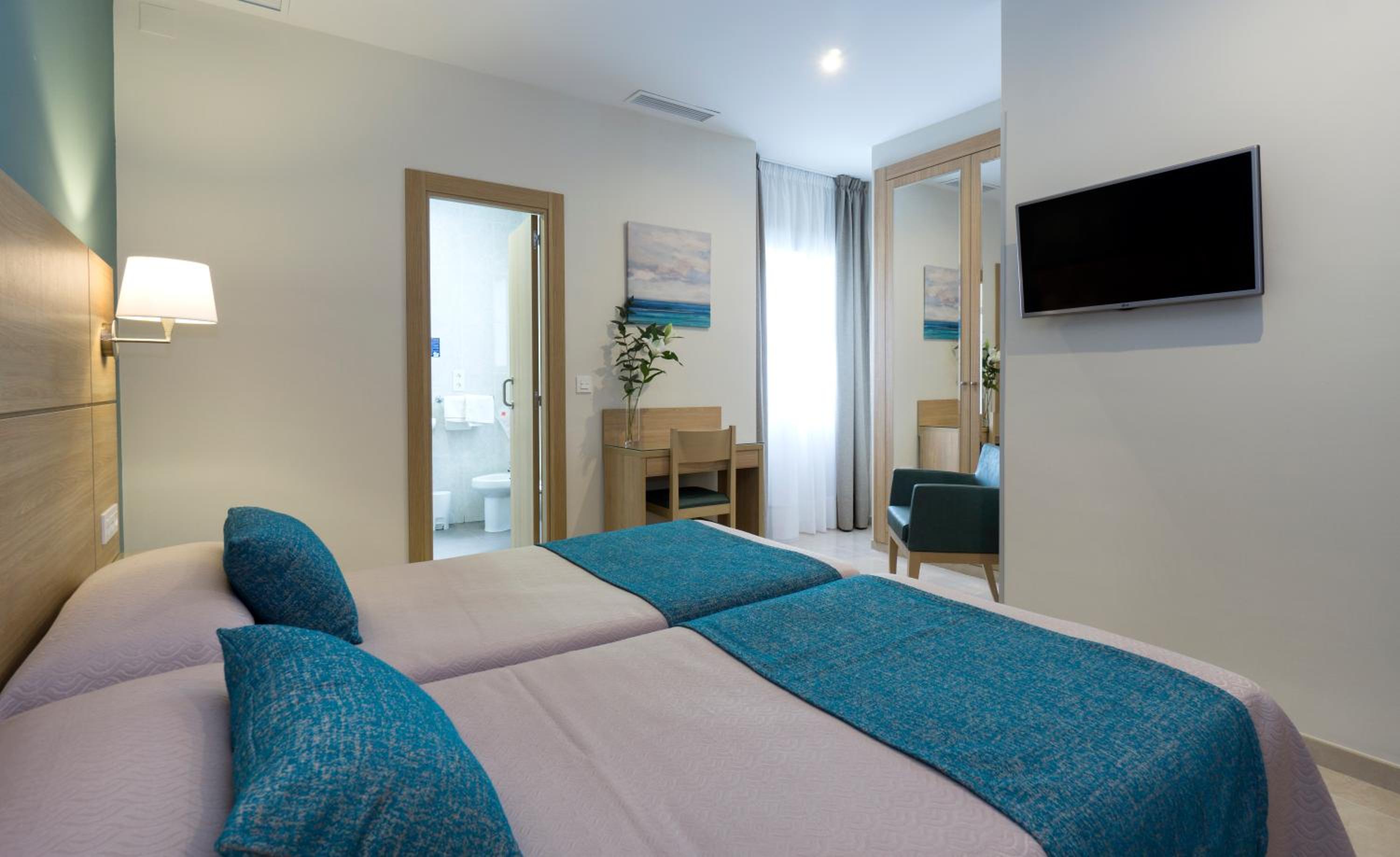Double or Twin Room photo 3