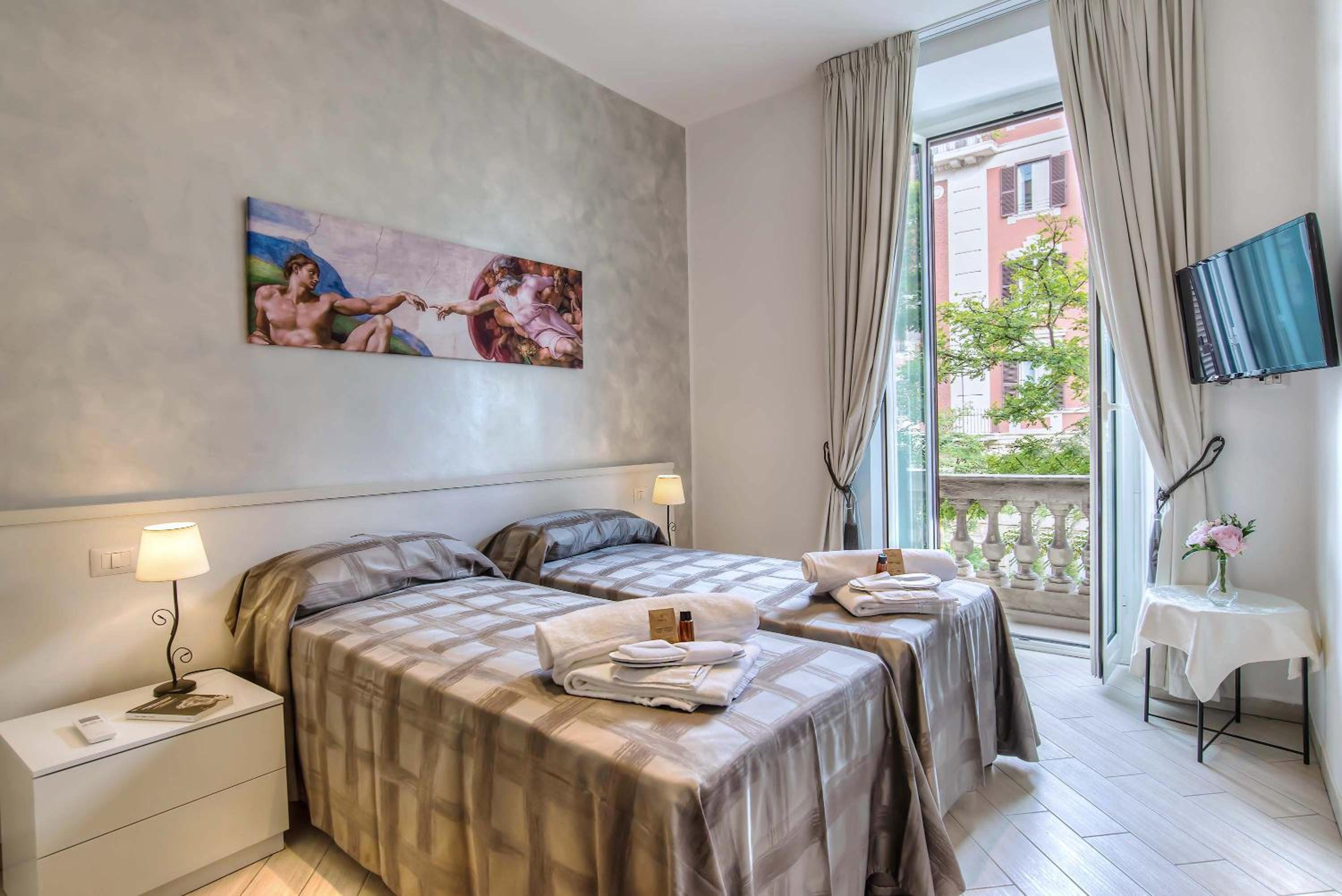 Double or Twin Room with Private Bathroom photo 3