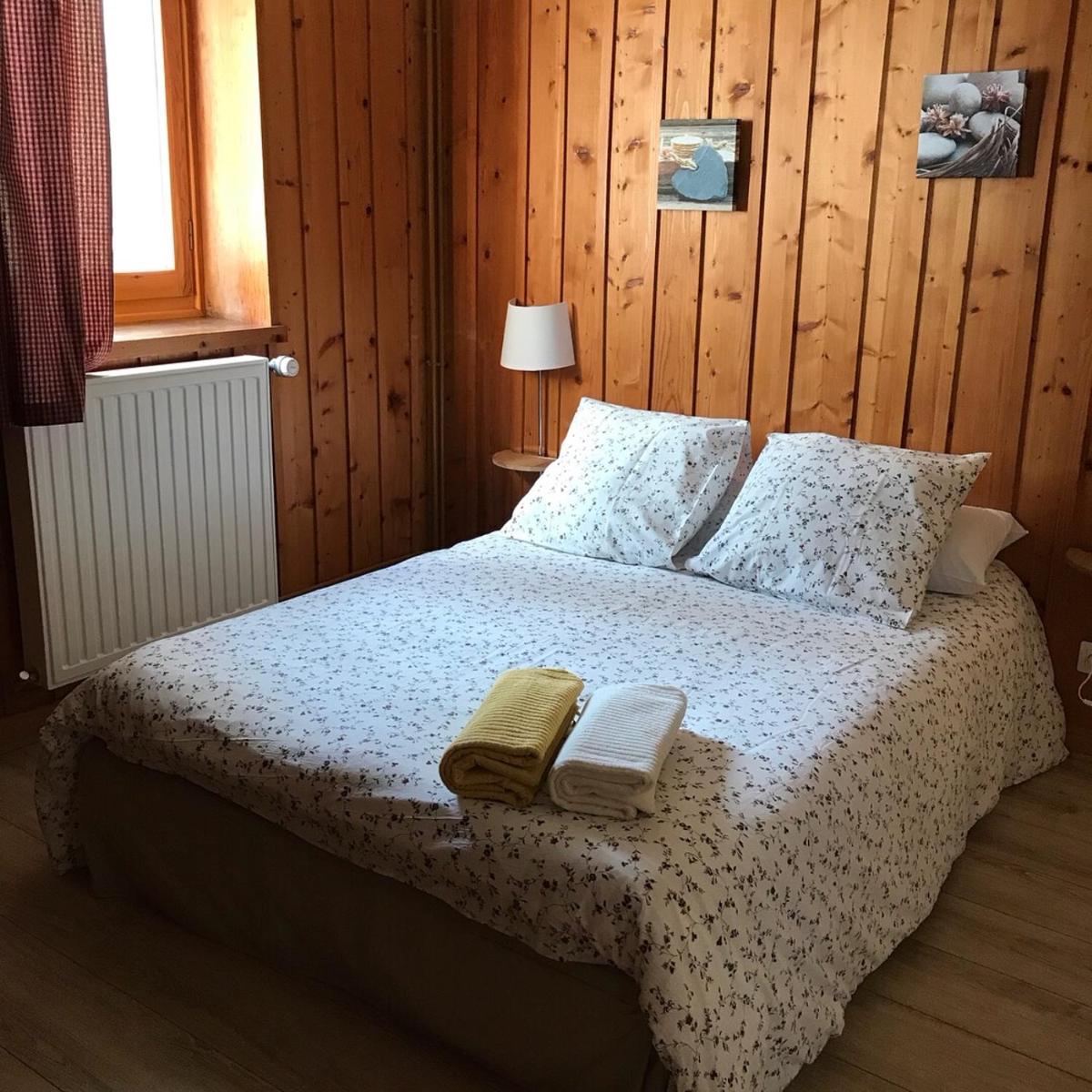 Deluxe Room (2 Adults + 1 Child) - Photo 1