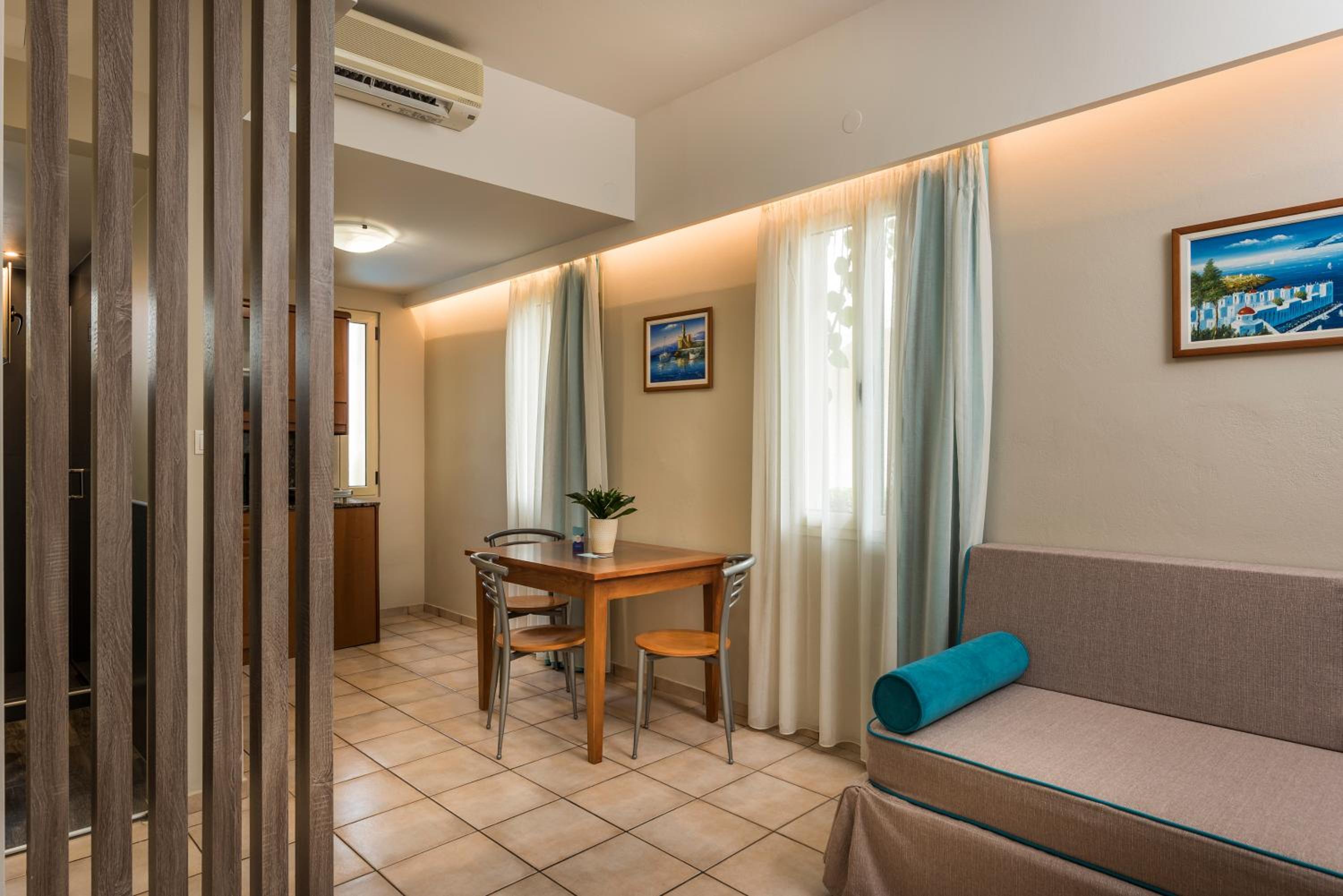 One-Bedroom Apartment - Photo 1