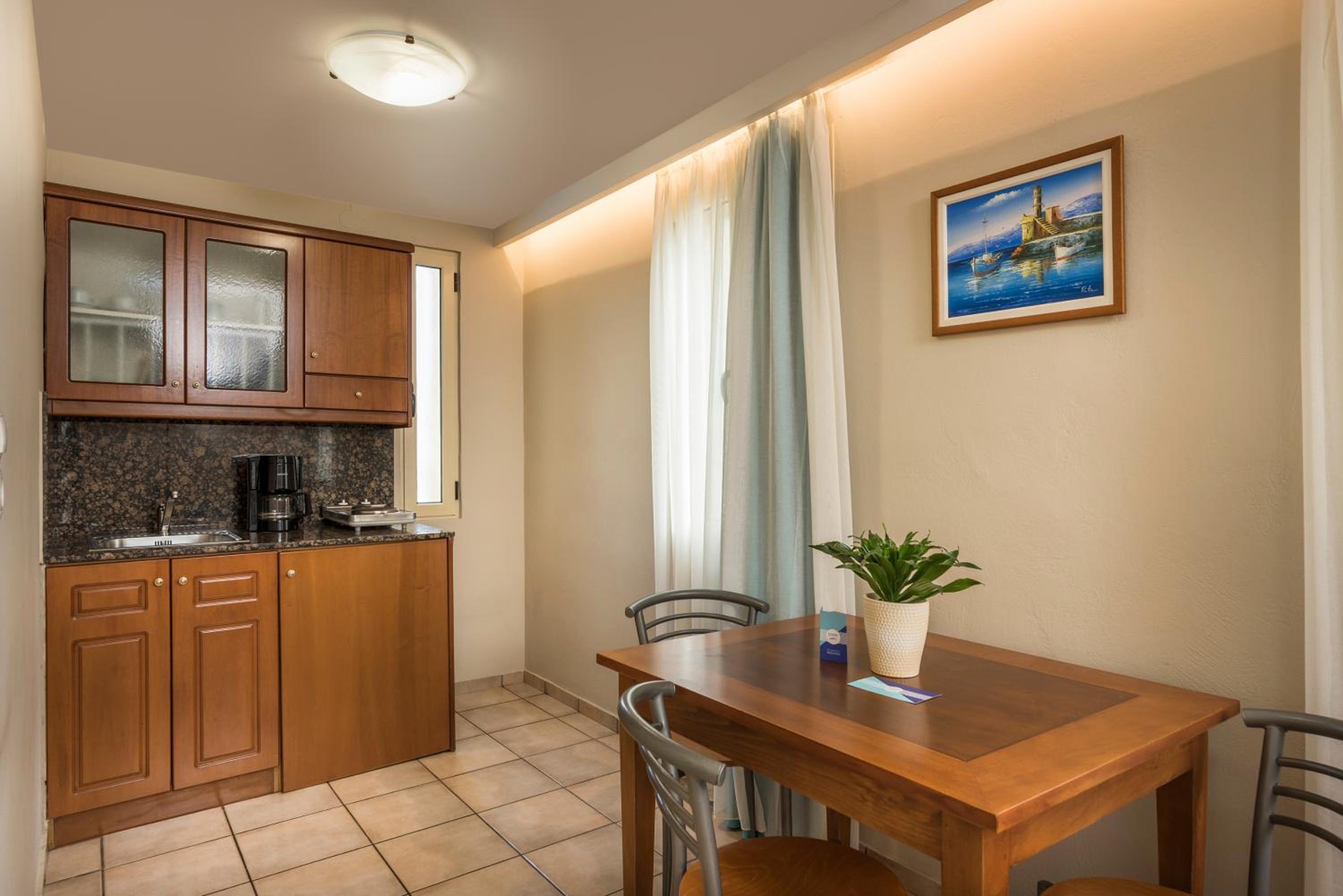 One-Bedroom Apartment - Photo 15