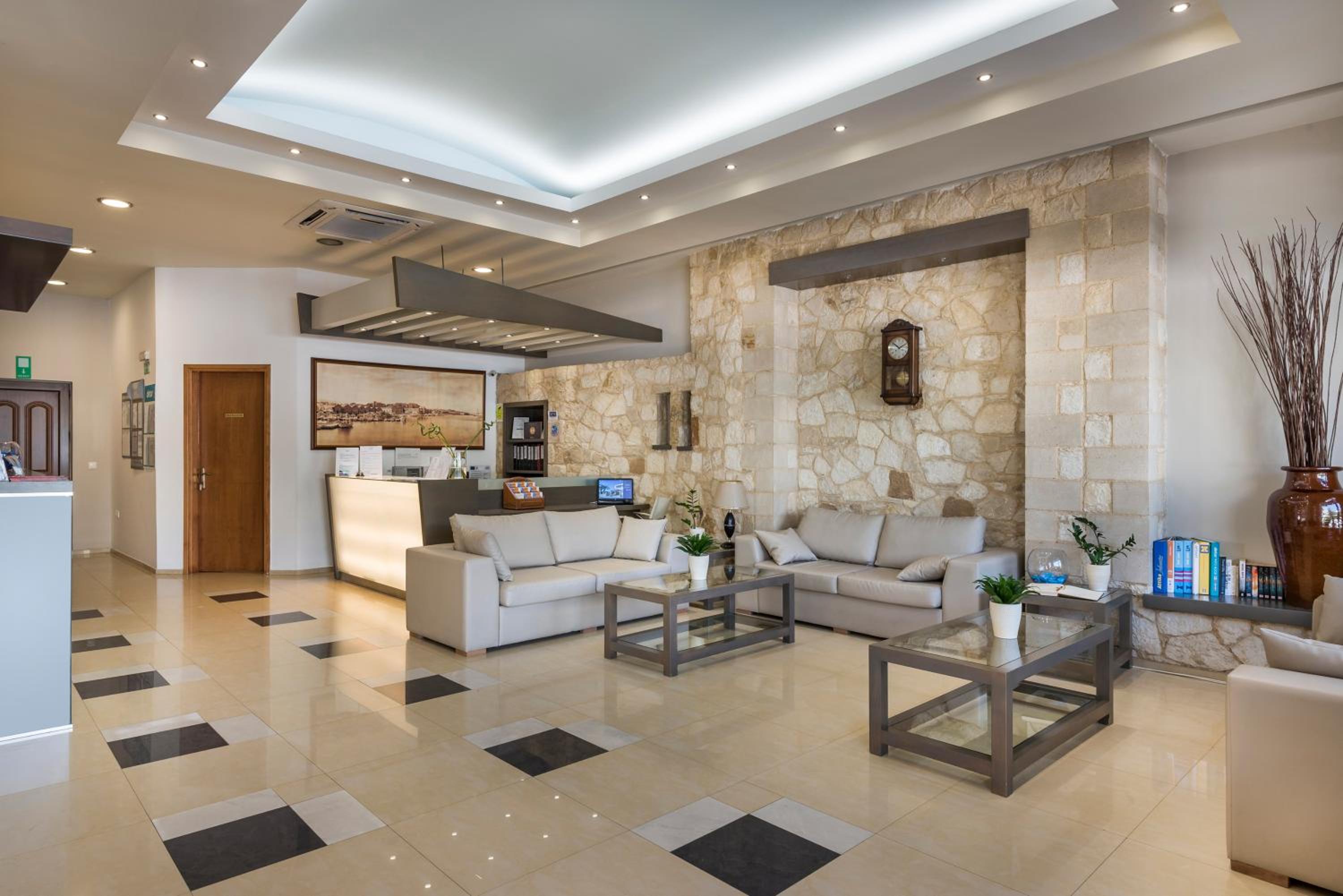 One-Bedroom Apartment - Photo 14