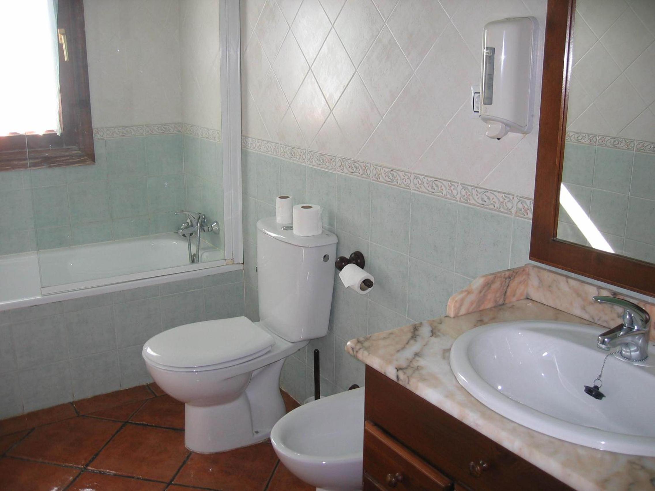 Two-Bedroom Apartment (6 Adults) photo 2