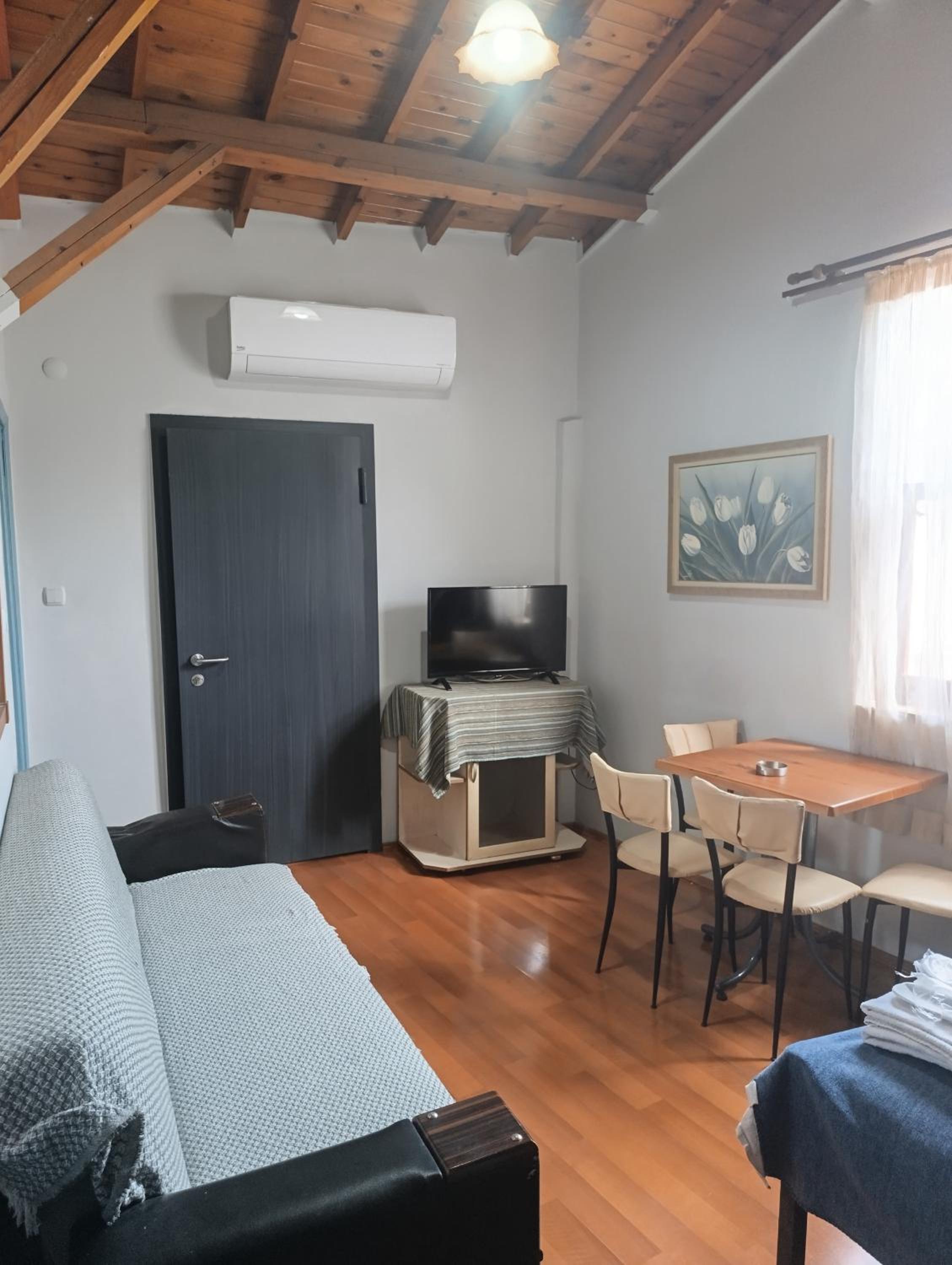 Quadruple Room with Private Bathroom photo 2