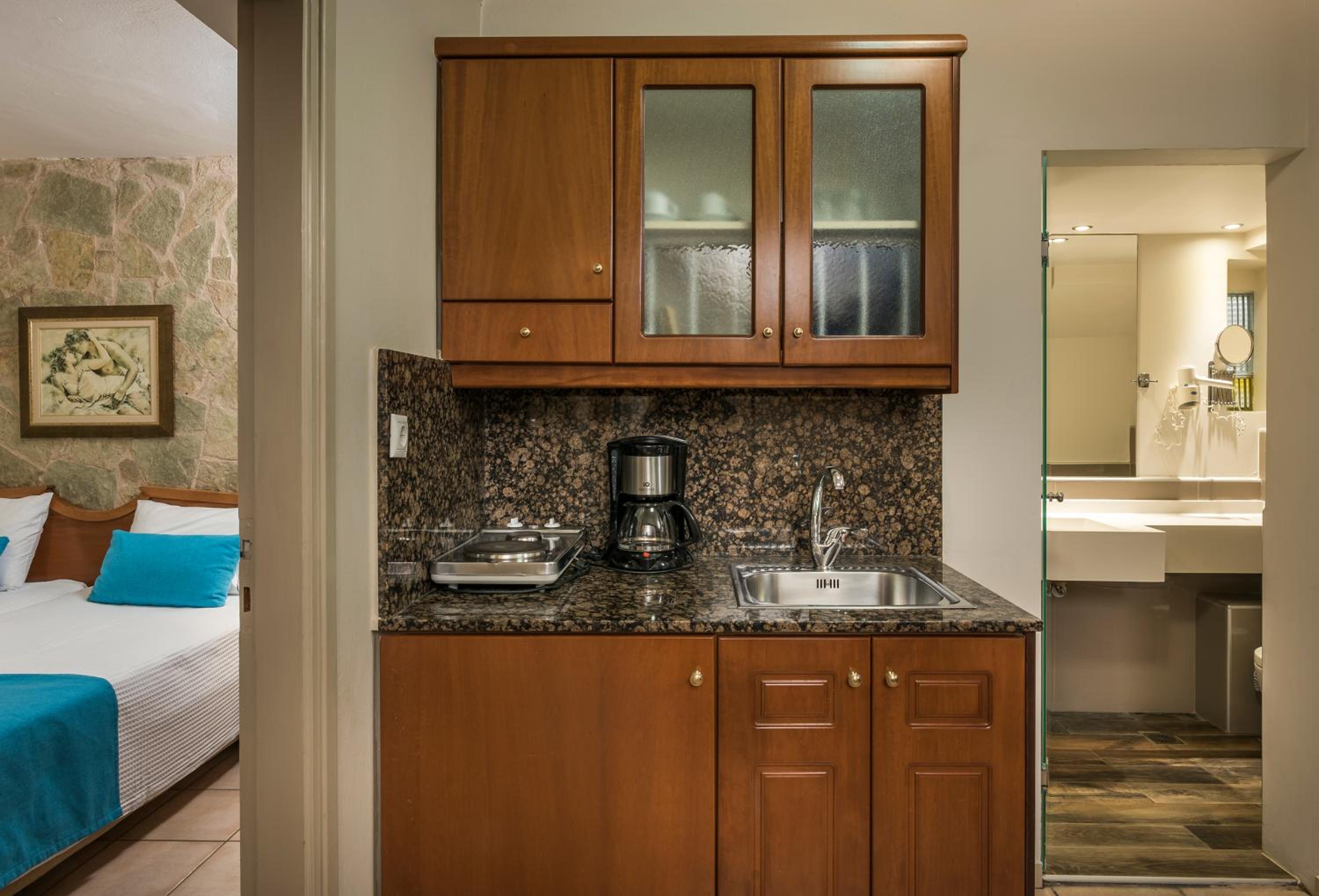 One-Bedroom Apartment - Photo 17