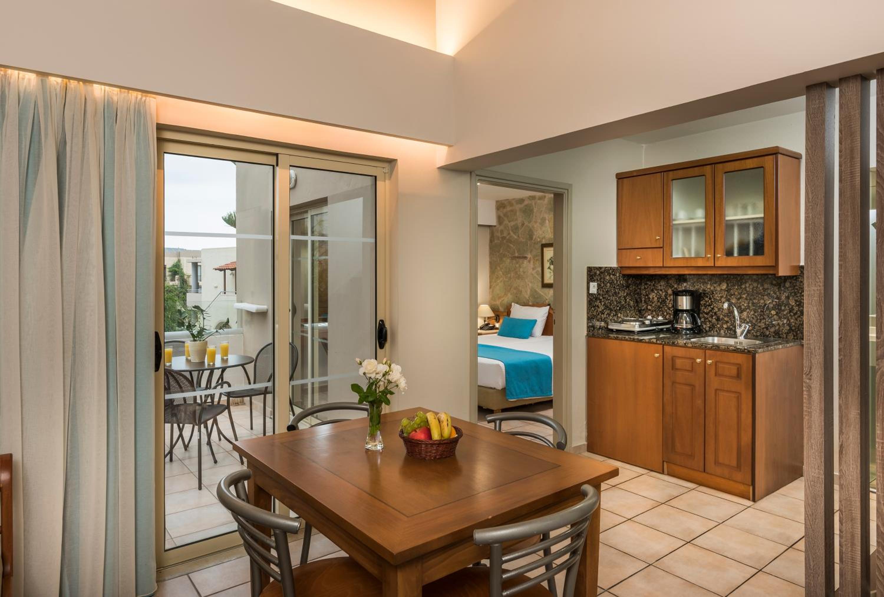 Suite - Photo 3