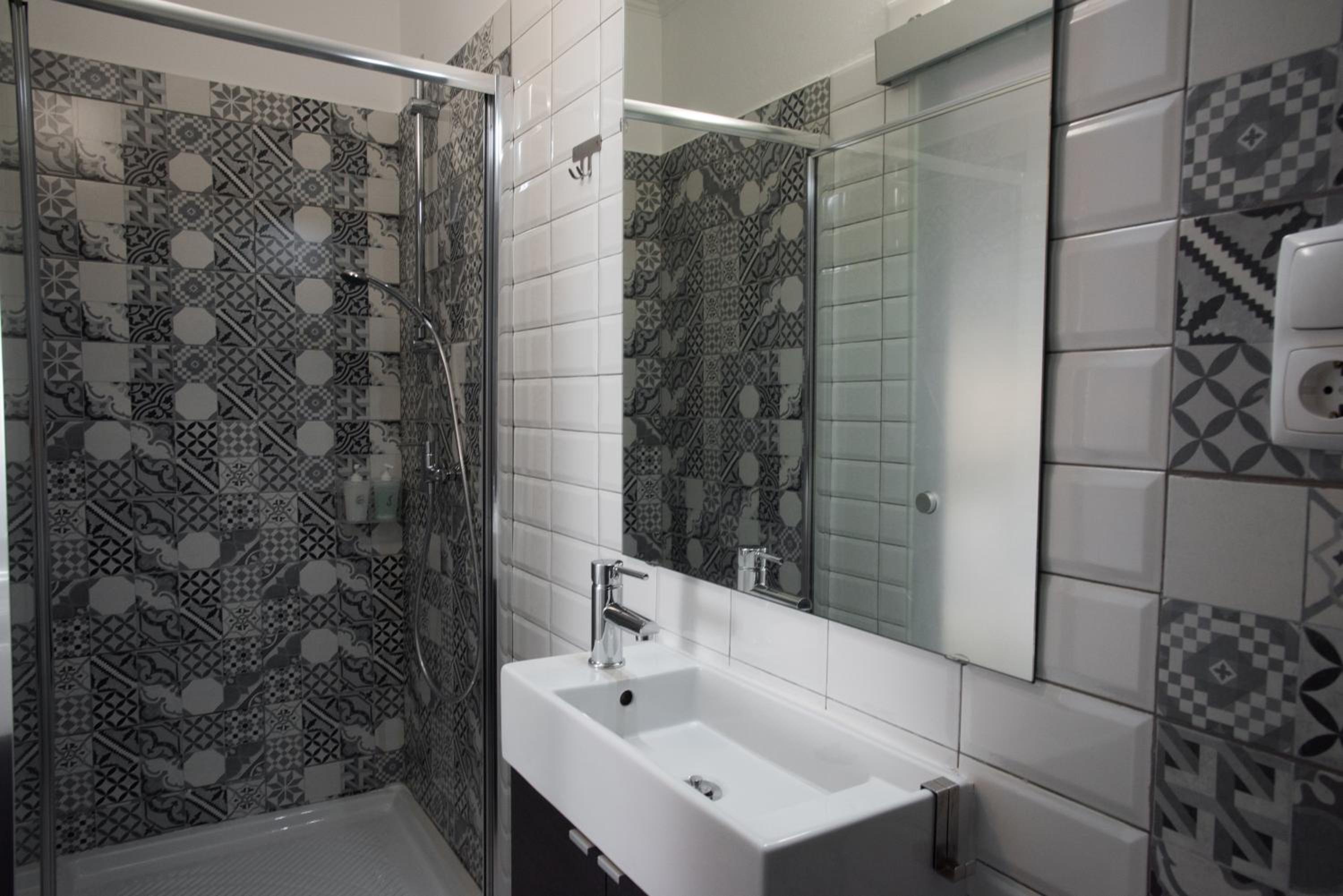 Double or Twin Room with Private Bathroom photo 2