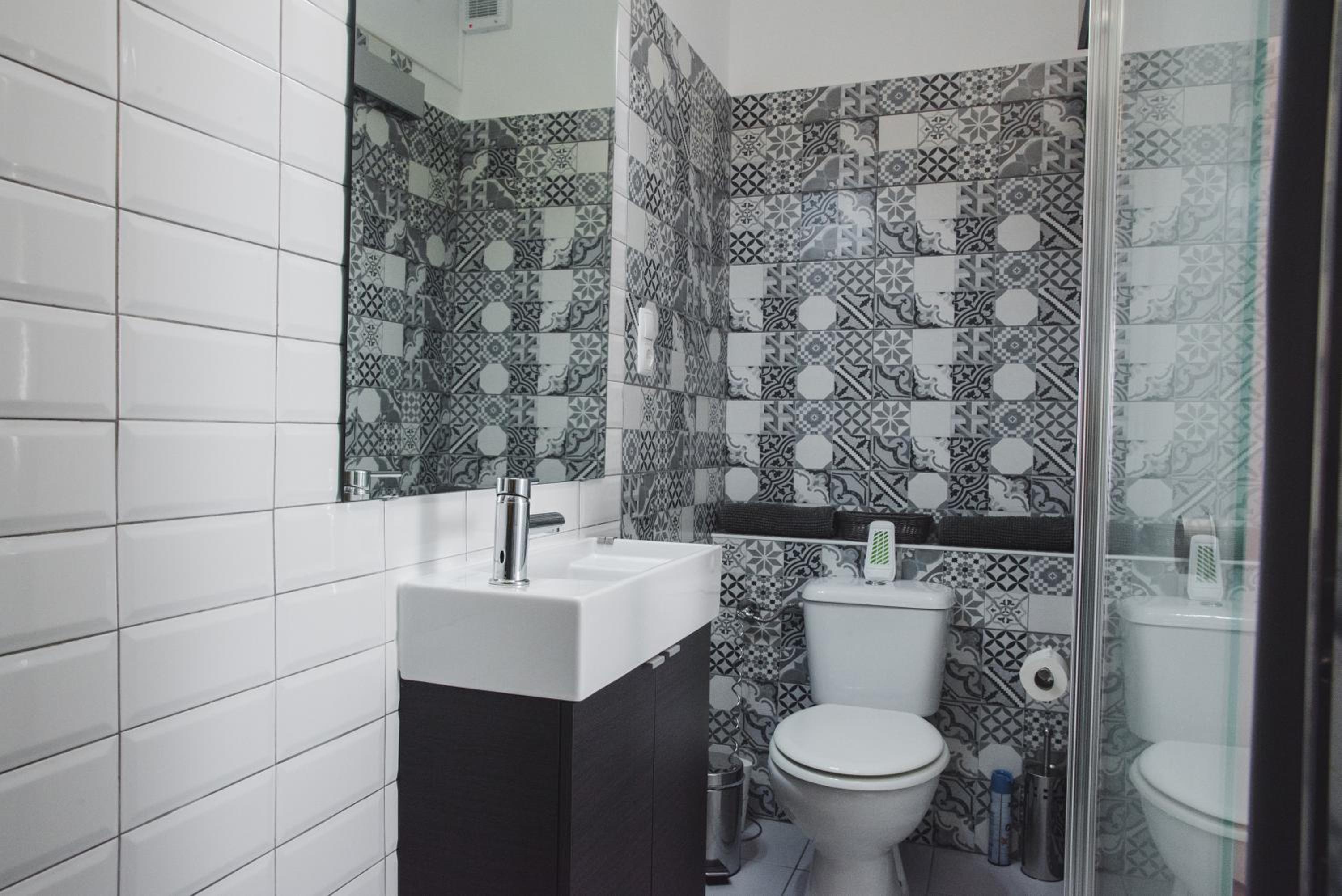 Double or Twin Room with Private Bathroom photo 3