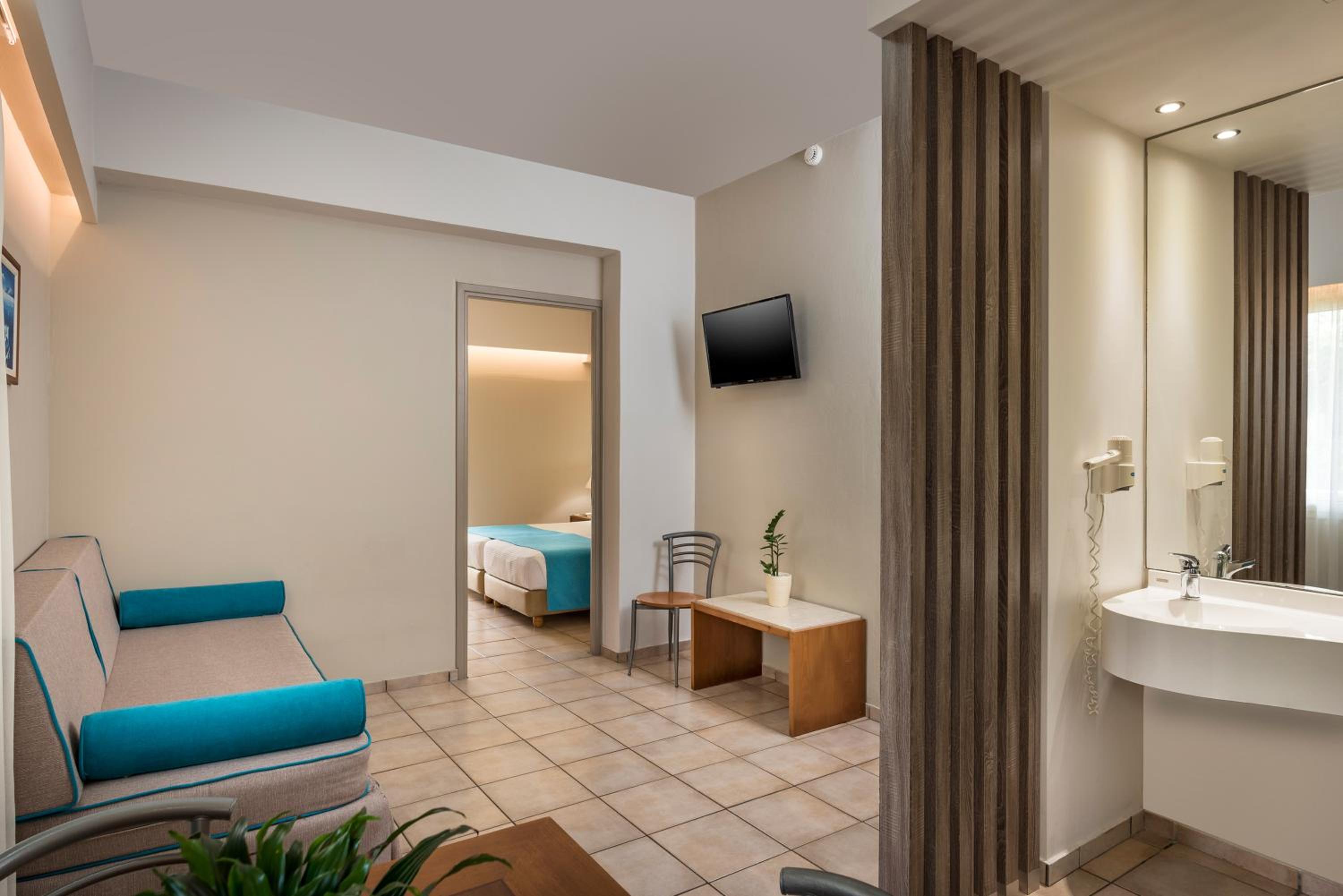 One-Bedroom Apartment - Photo 20