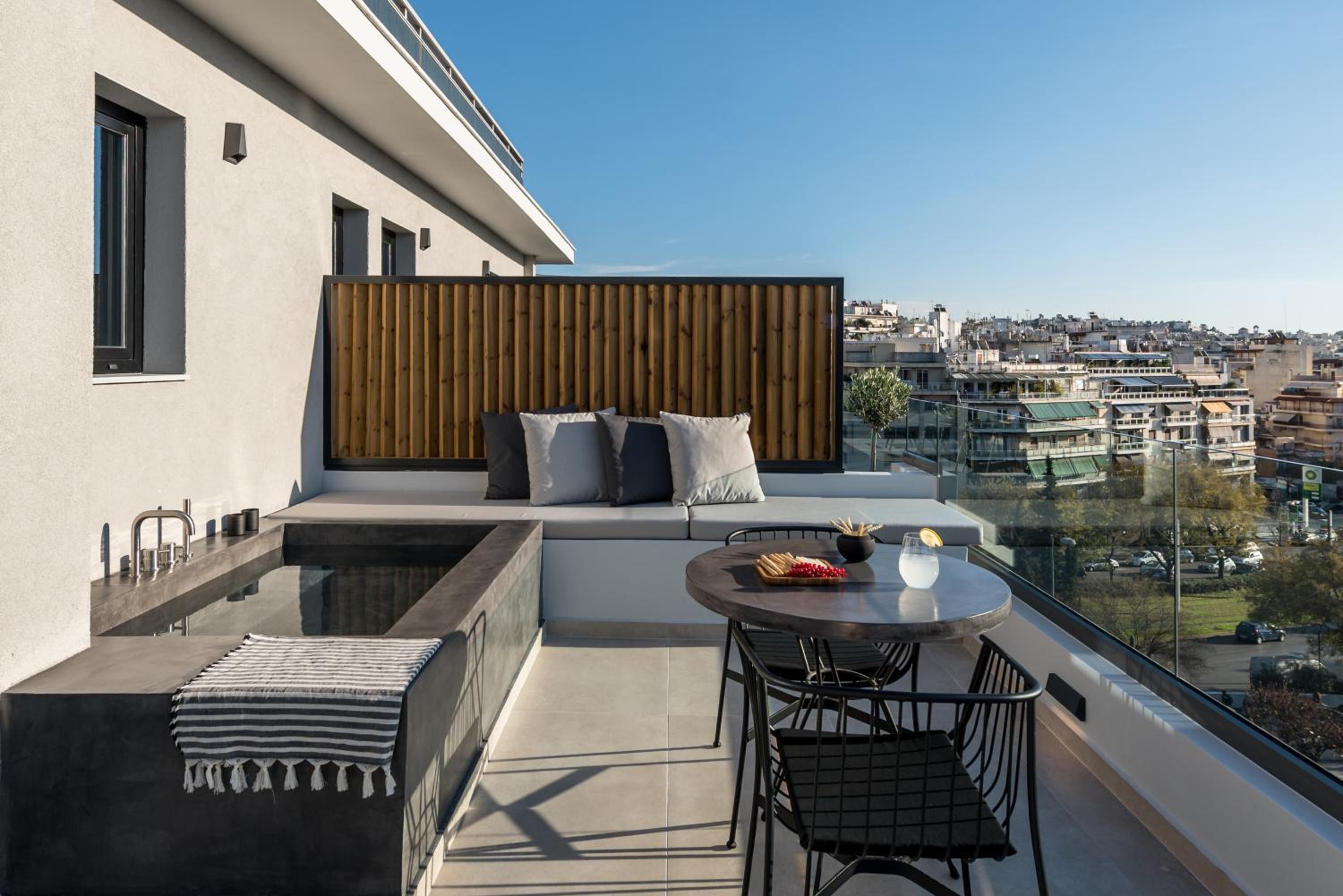 Suite with City View & Outdoor Plunge Pool photo 3