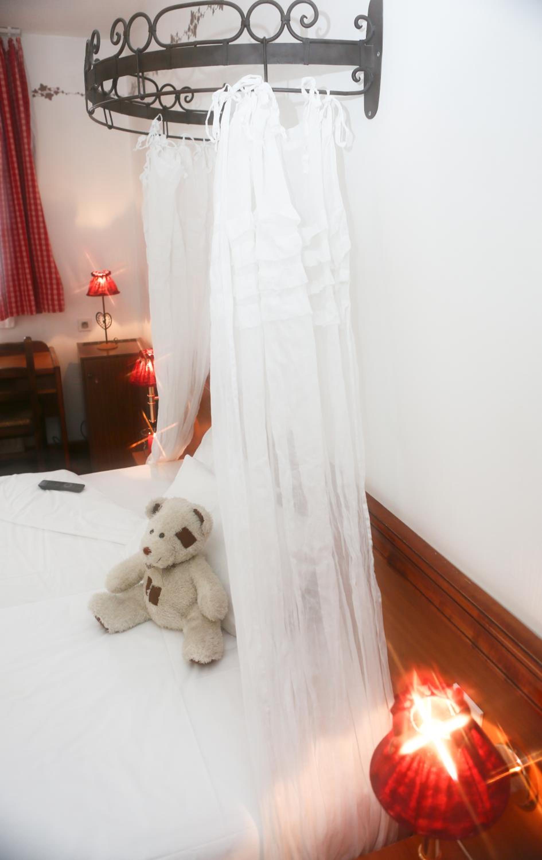 Triple Room (1 Double Bed + 1 Single Bed) - Photo 3