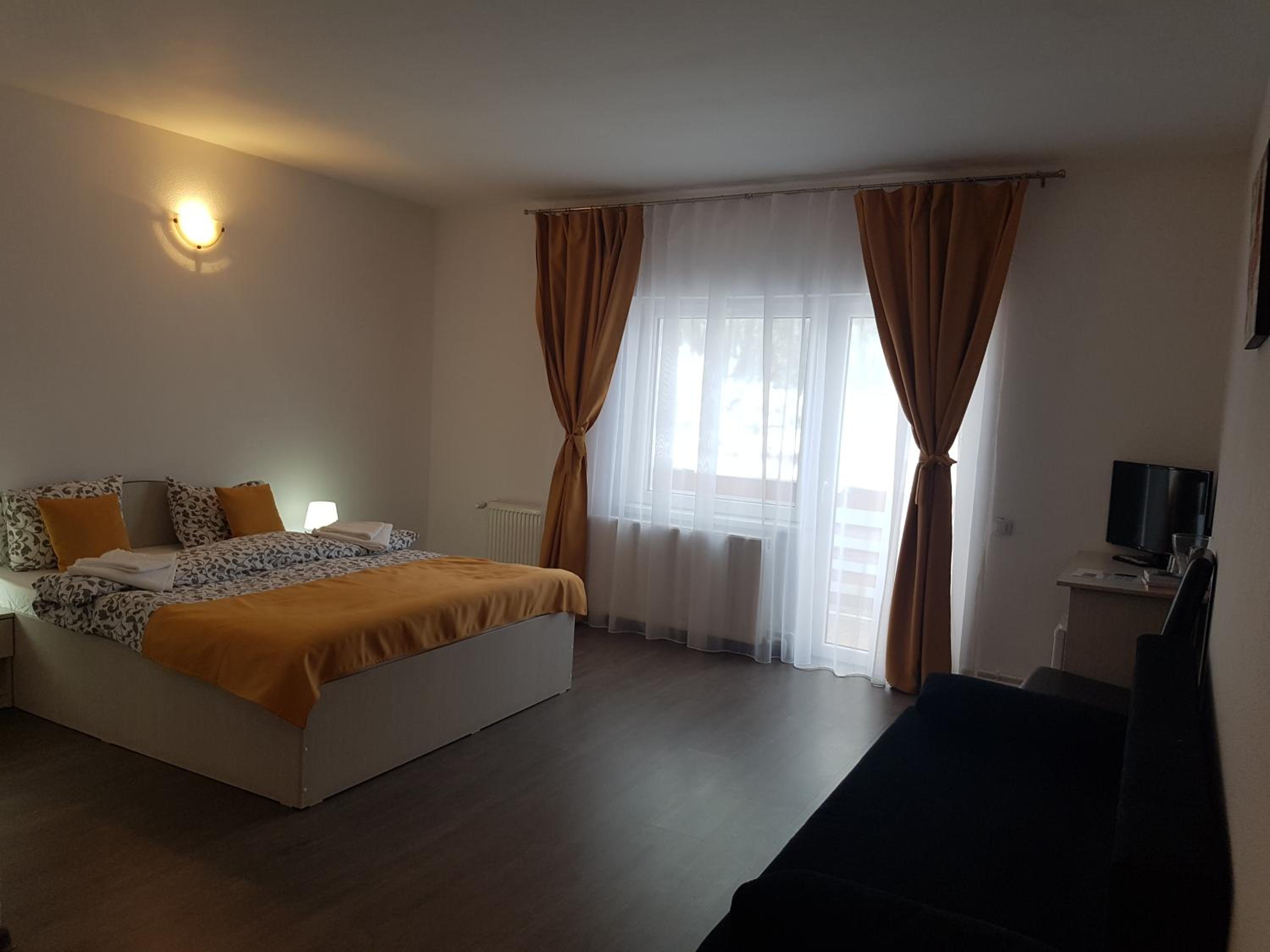 Double Room - Photo 8