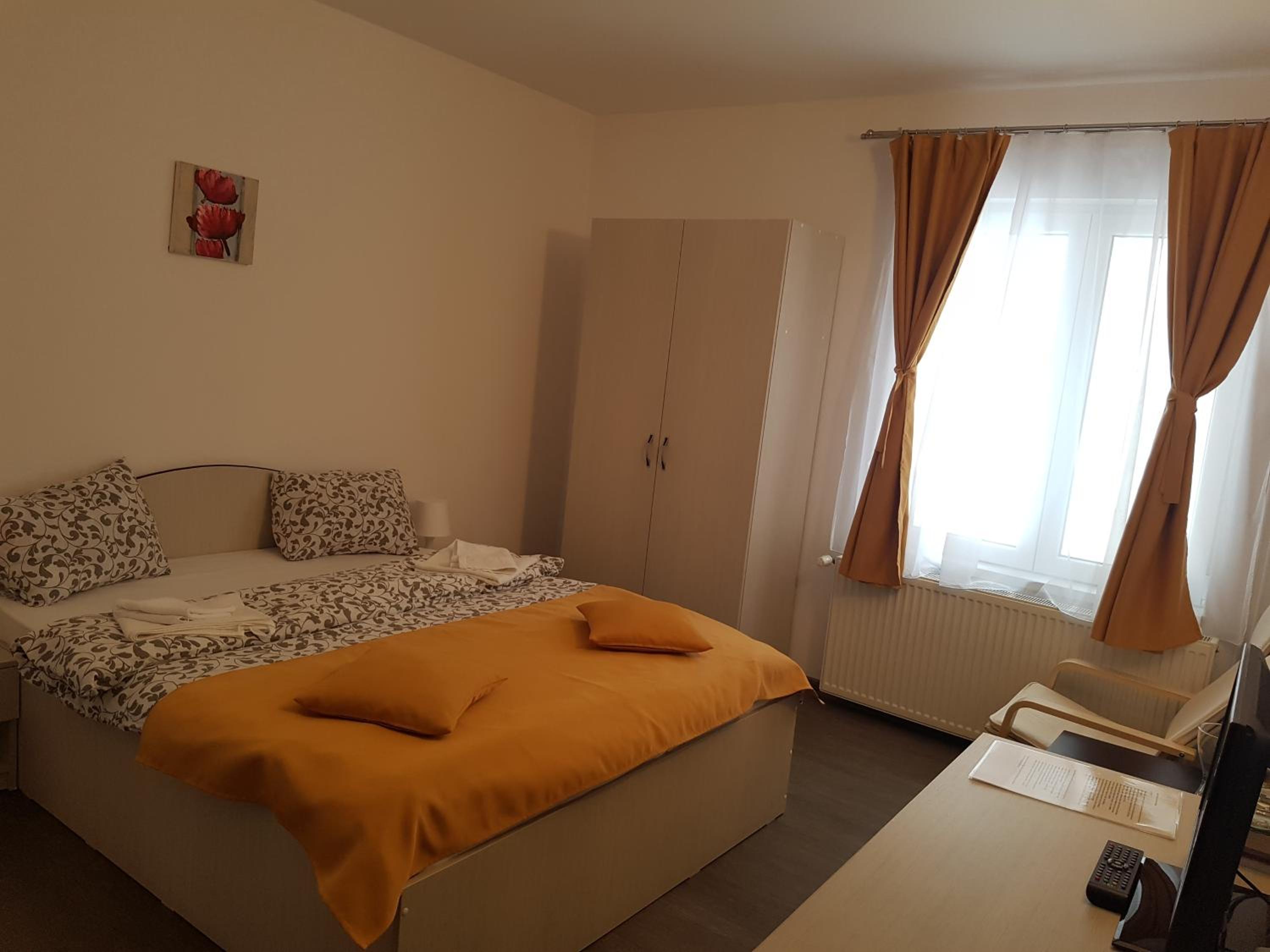 Double Room - Photo 3