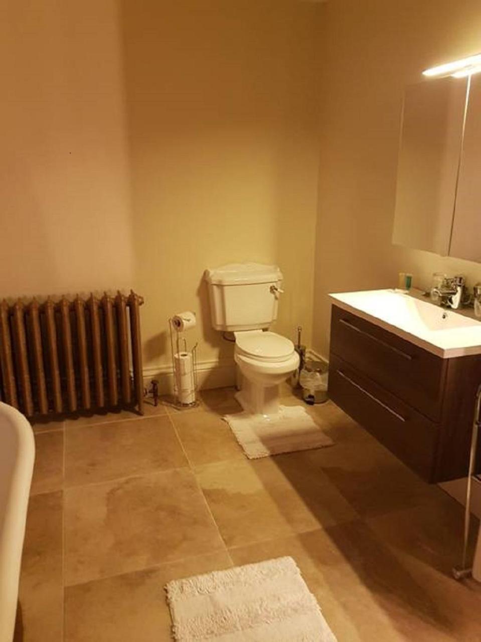 Deluxe Double Room With Bath photo 3