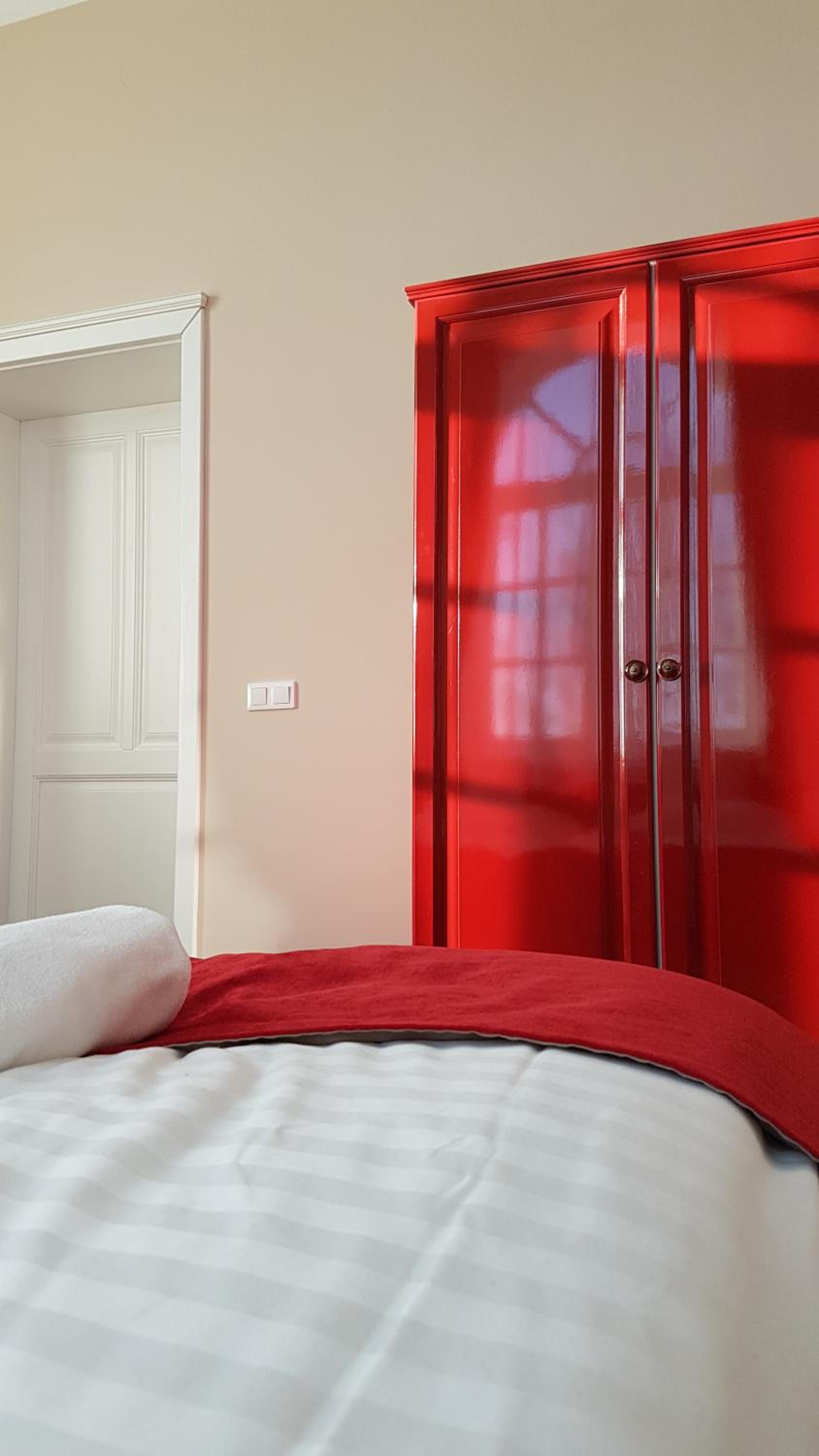 King Room with Roll-In Shower - Disability Access photo 1