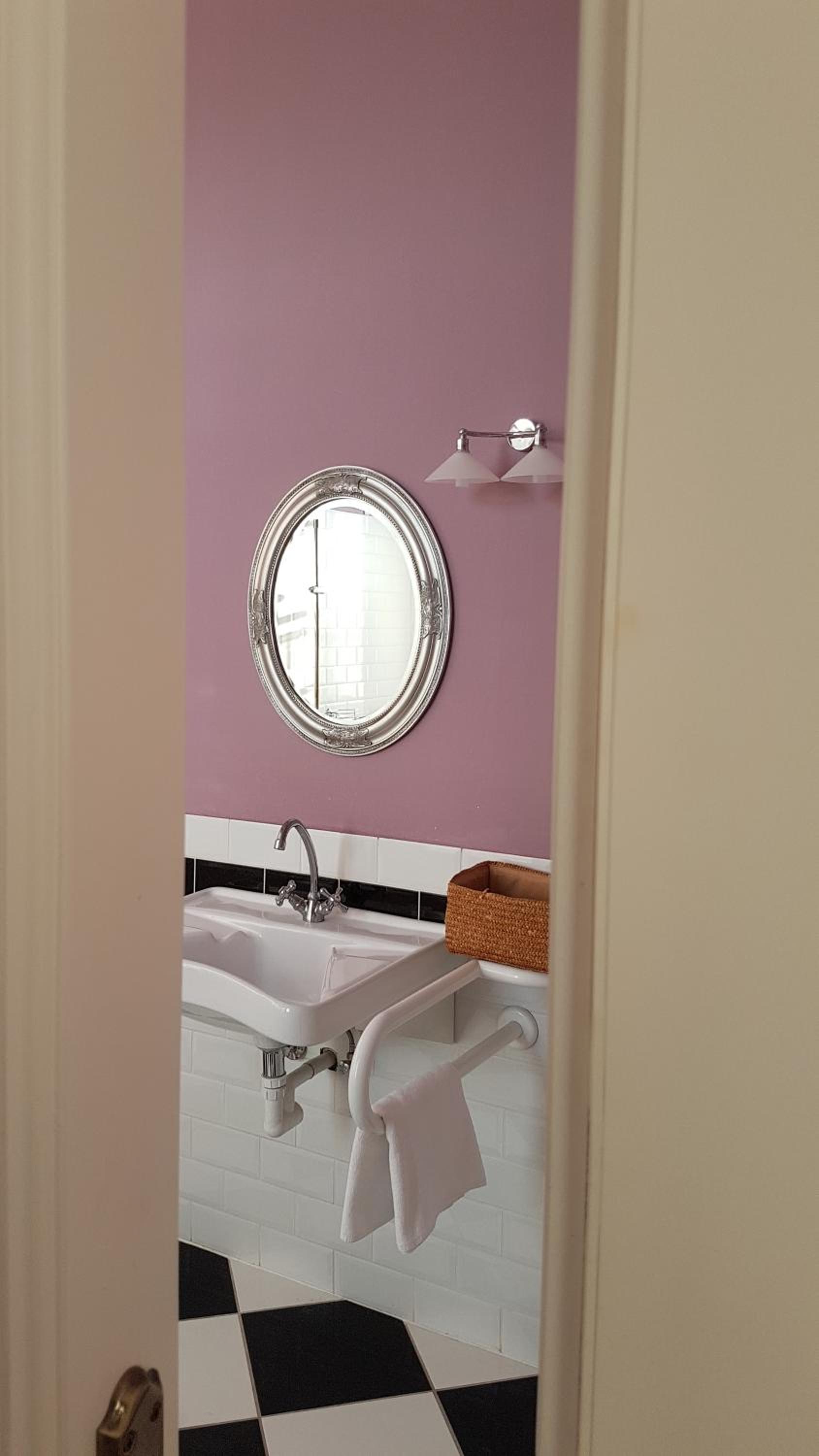 King Room with Roll-In Shower - Disability Access photo 2