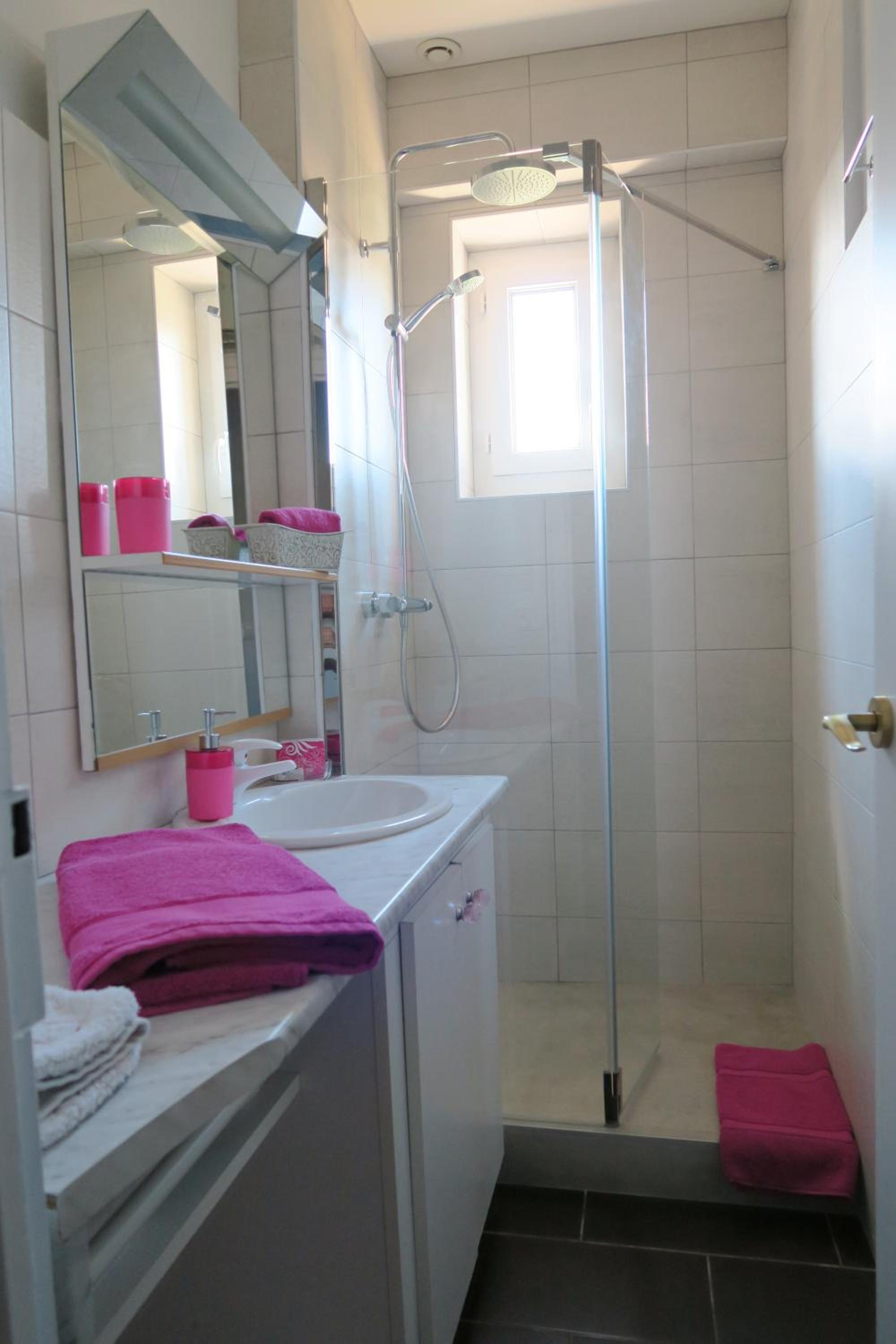 Double Room with Pool View - Photo 6