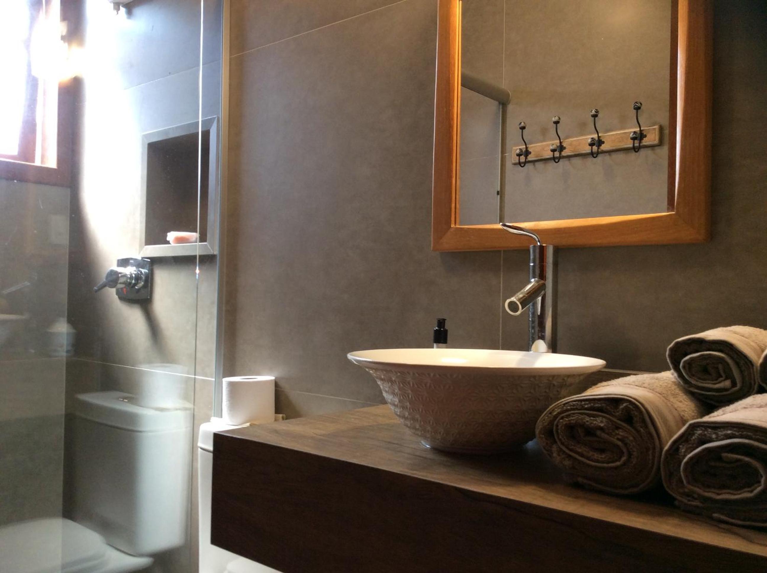 Suite with Balcony - Photo 9