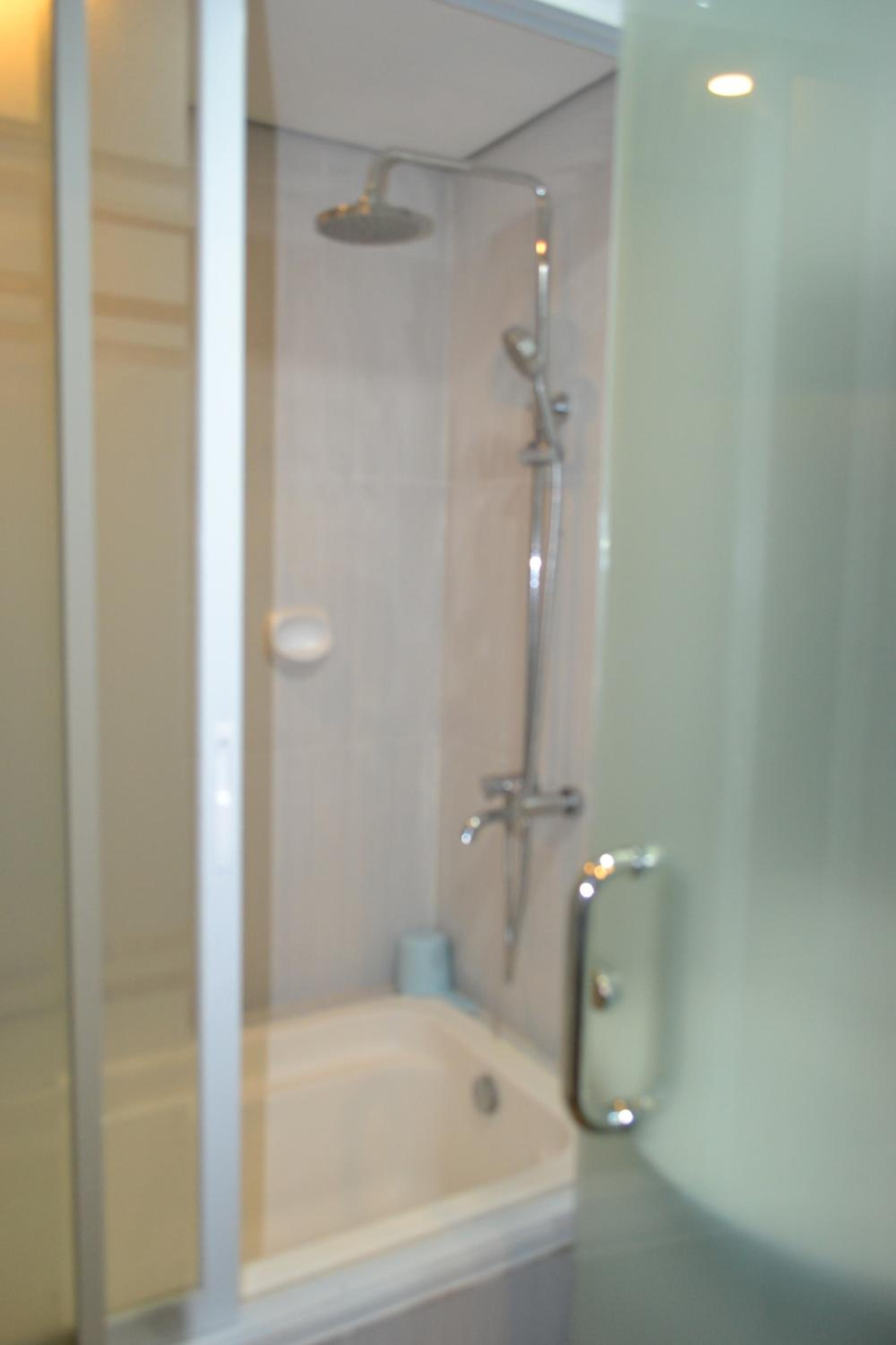 Deluxe Room - Photo 9