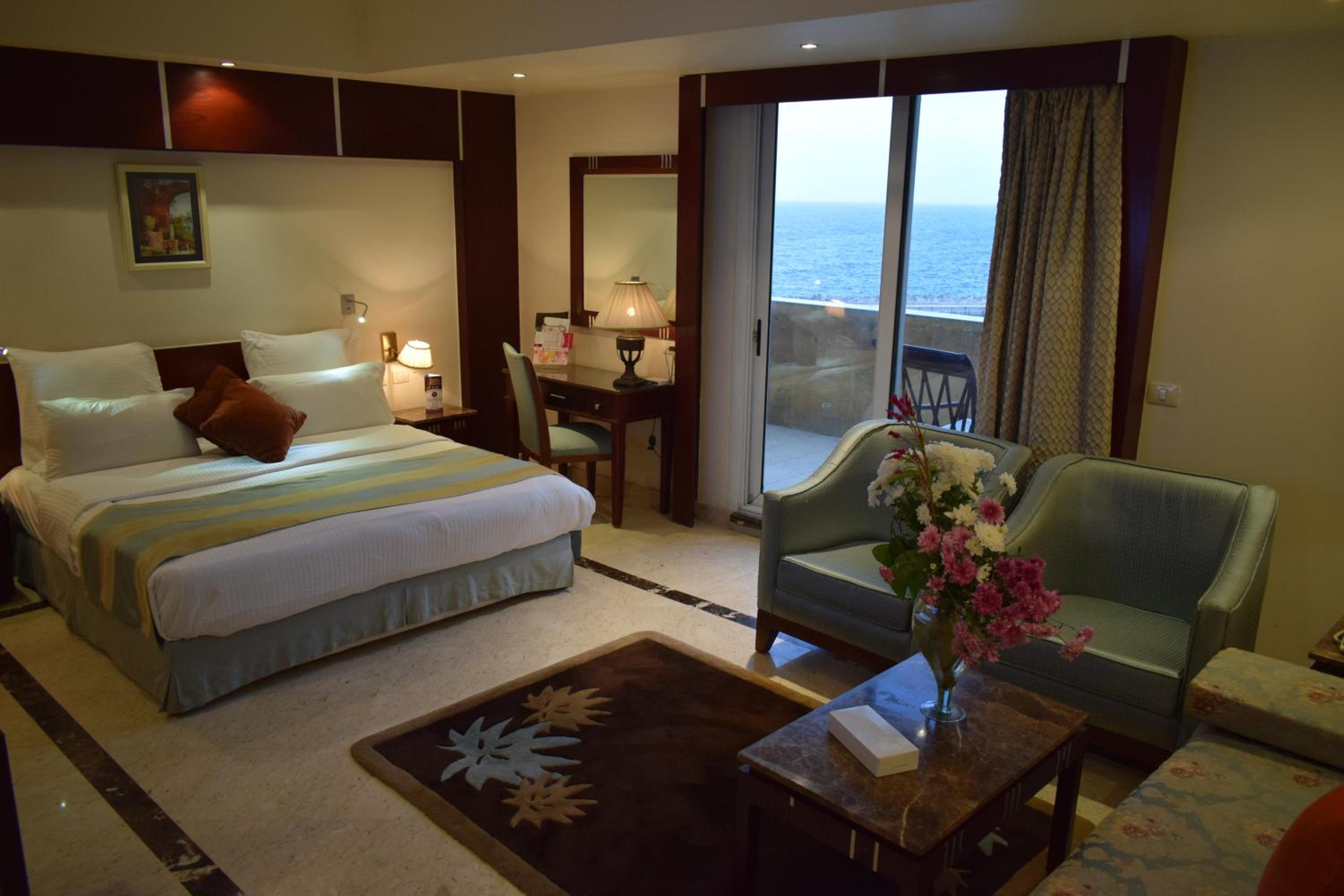 Executive Suite - Photo 10
