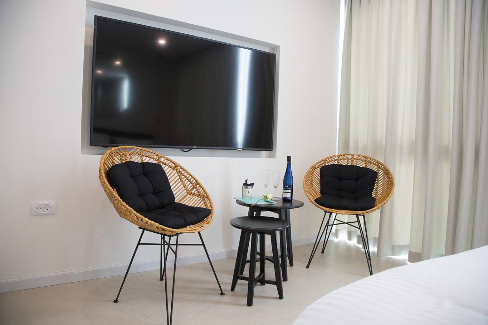 Studio Apartment - Photo 17