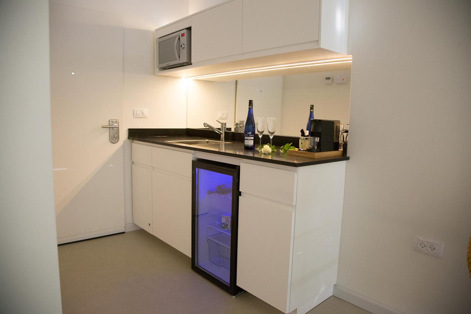 Studio Apartment - Photo 15