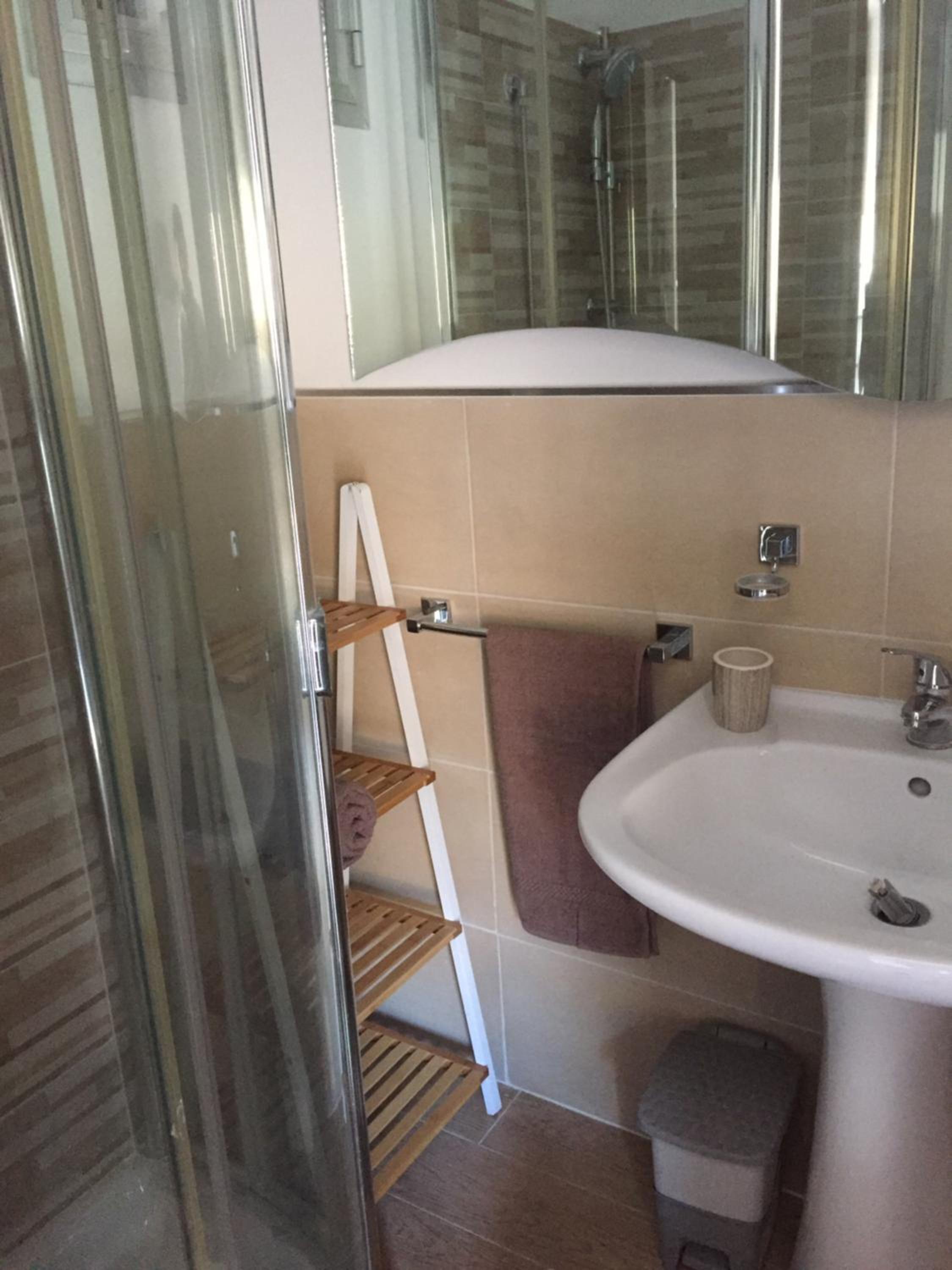 One-Bedroom House - Photo 38