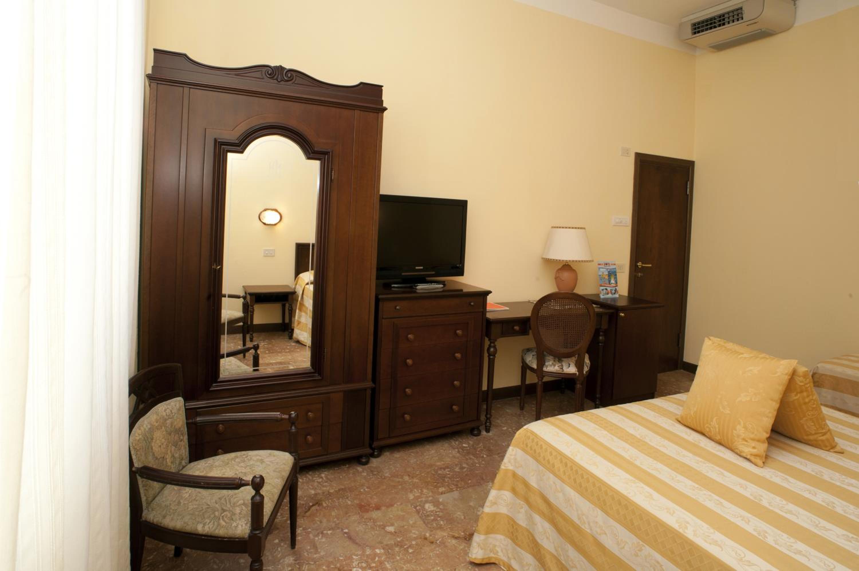 Family Suite - Photo 6