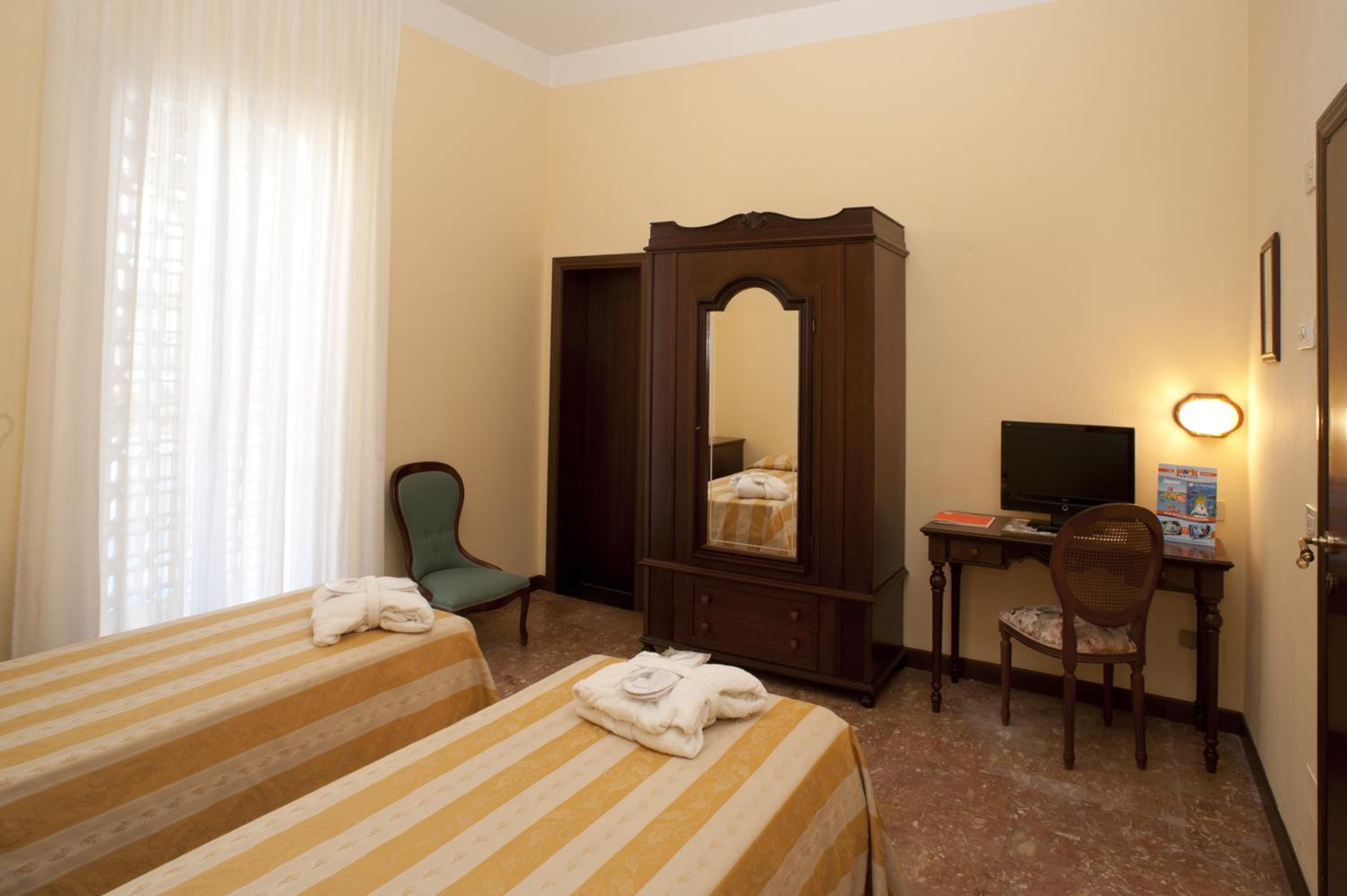 Family Suite - Photo 7