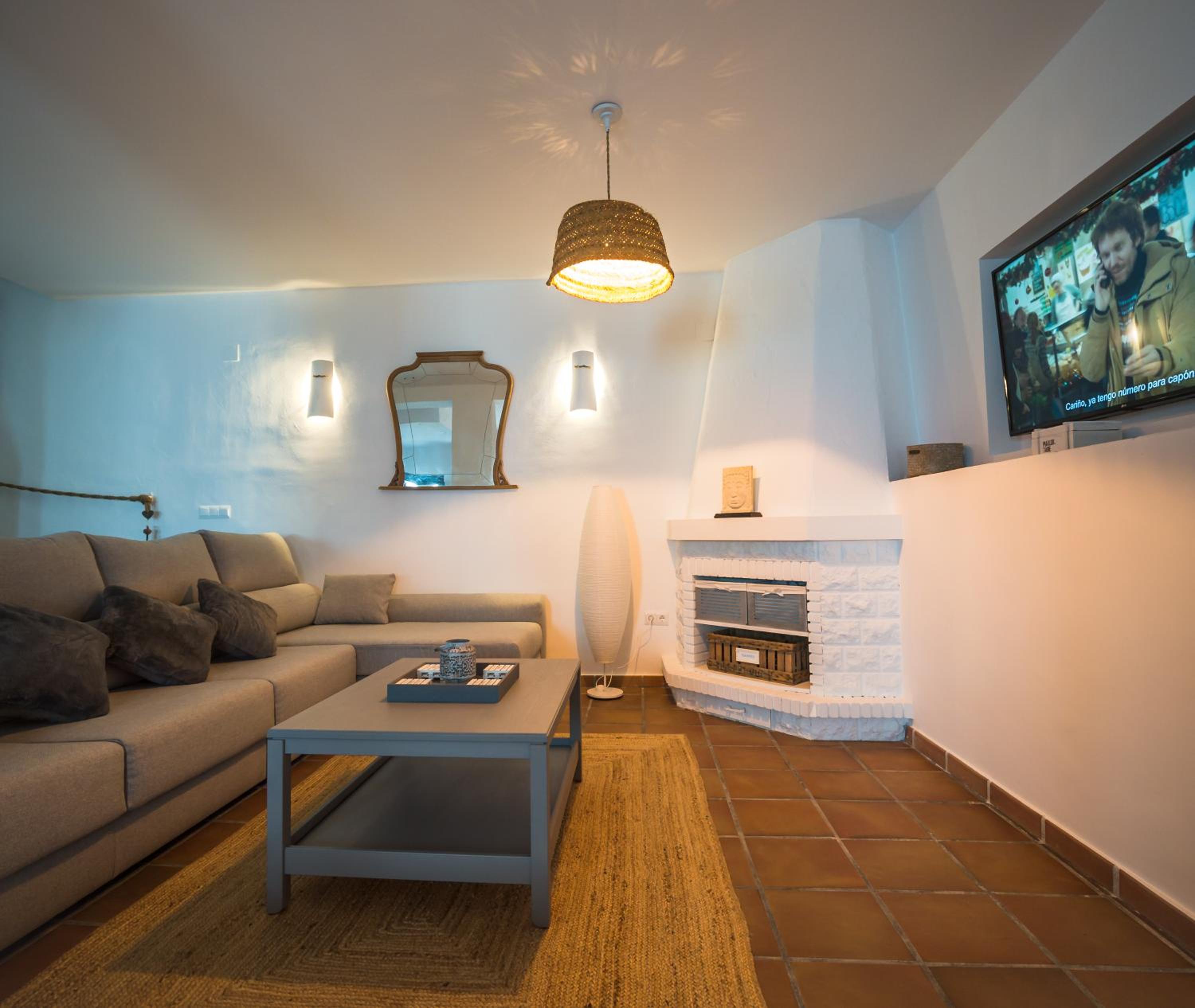 Three-Bedroom House - Photo 45