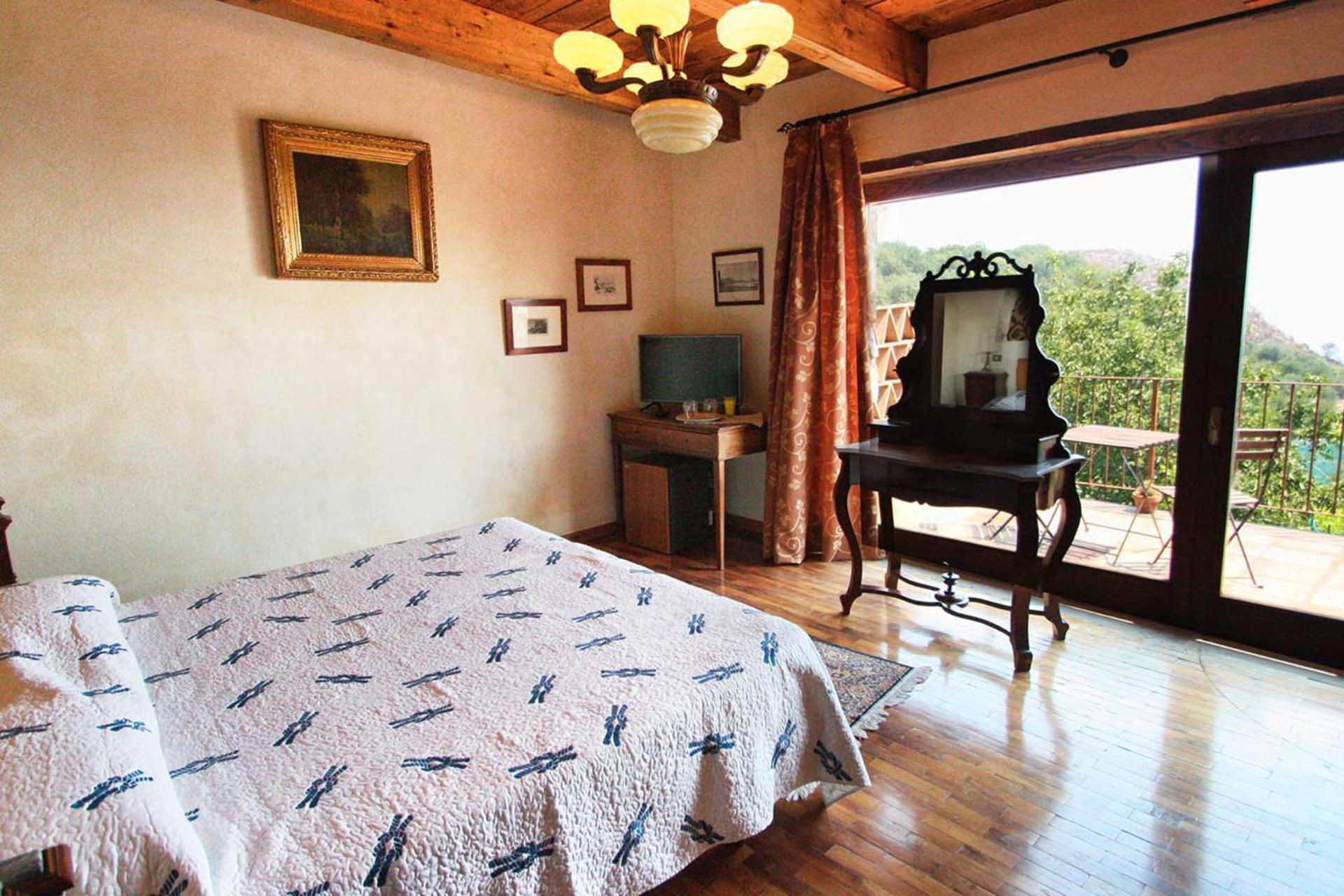 Fourteen-Bedroom Villa