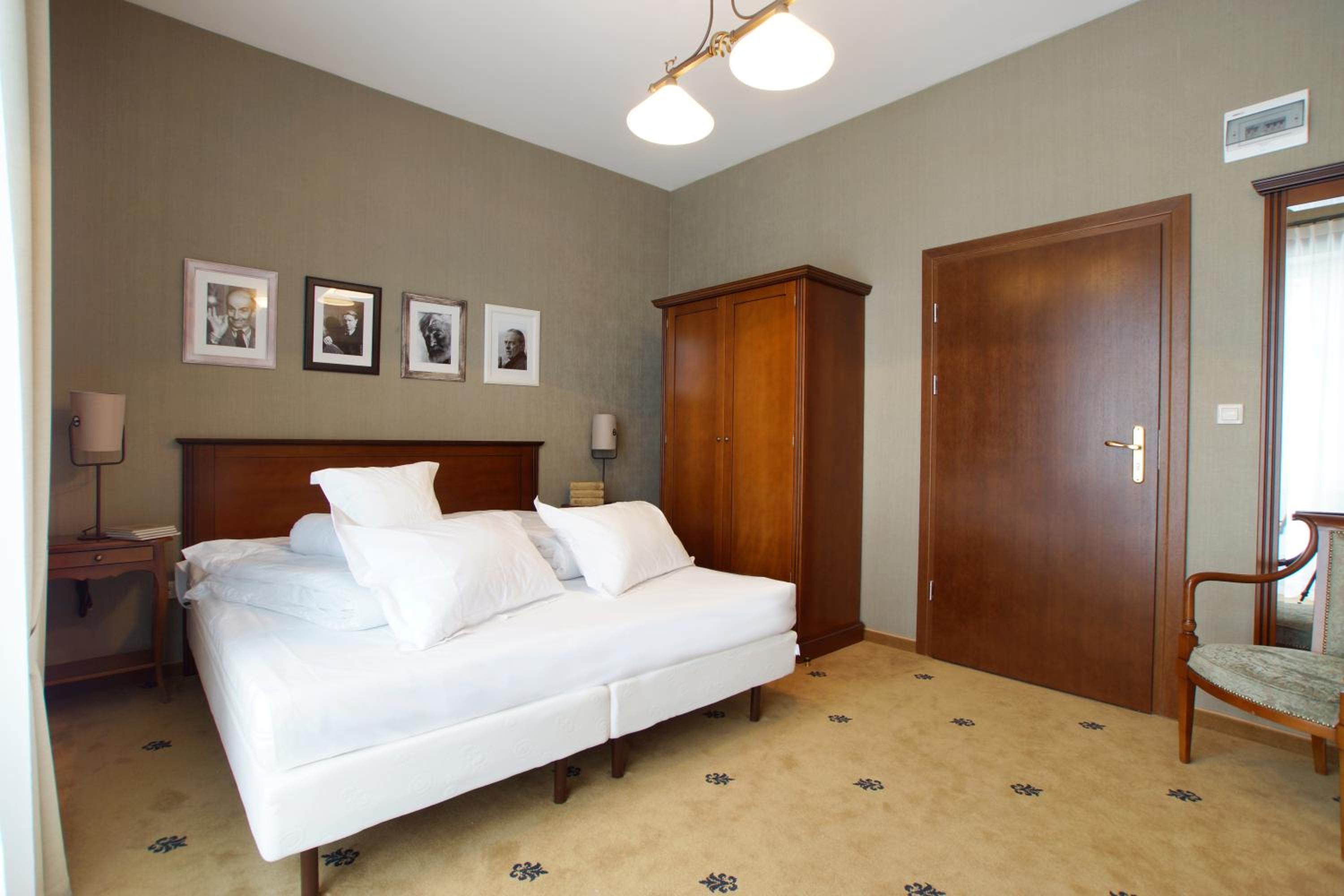 Double Room - Photo 5