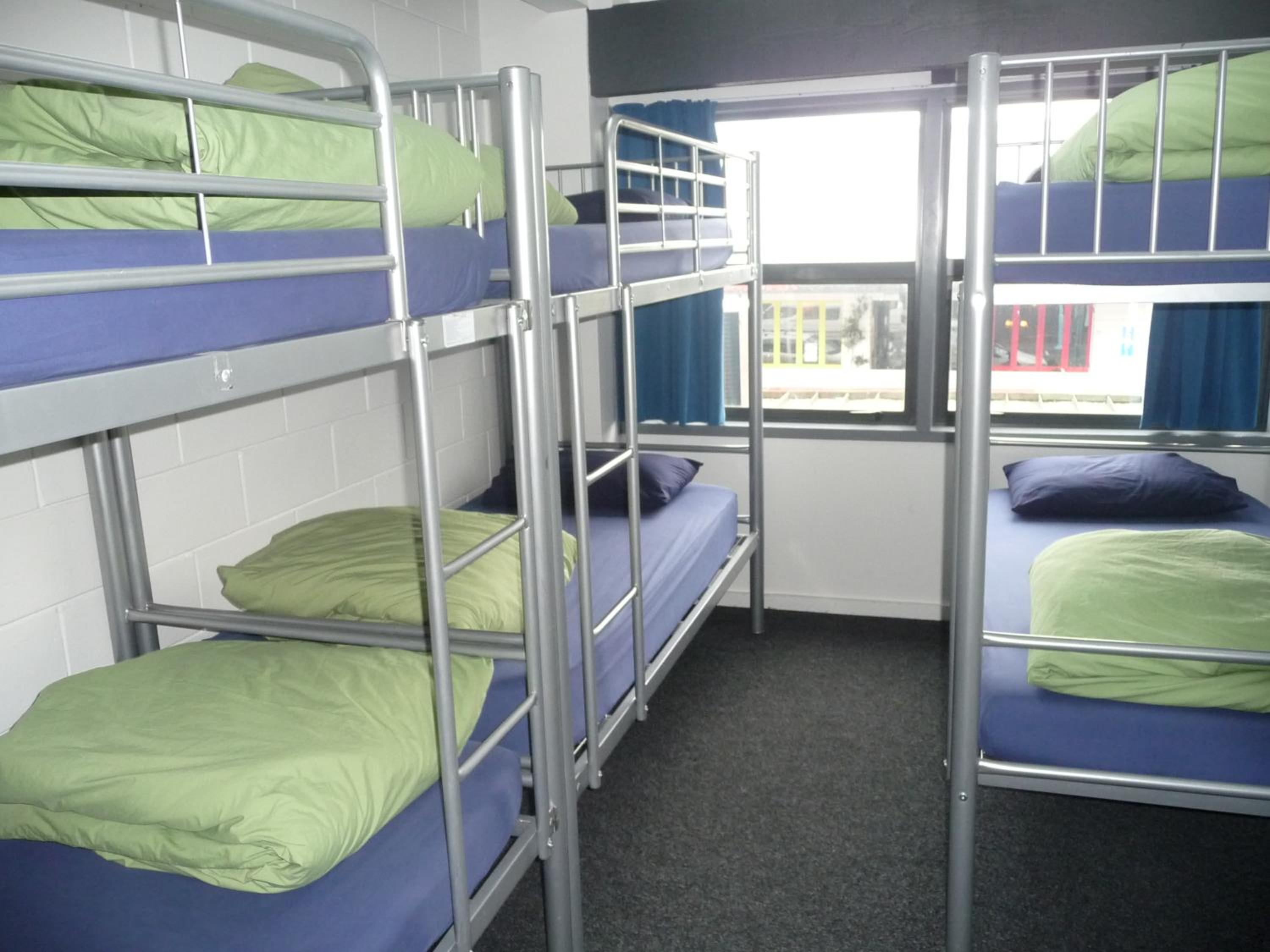 Bed in 6-Bed Mixed Dormitory Room photo 3